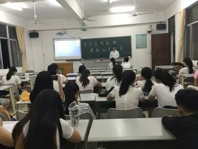 树立文明新风尚,争做文明海师人――记法学院各班“争做文明海师人”主题班会