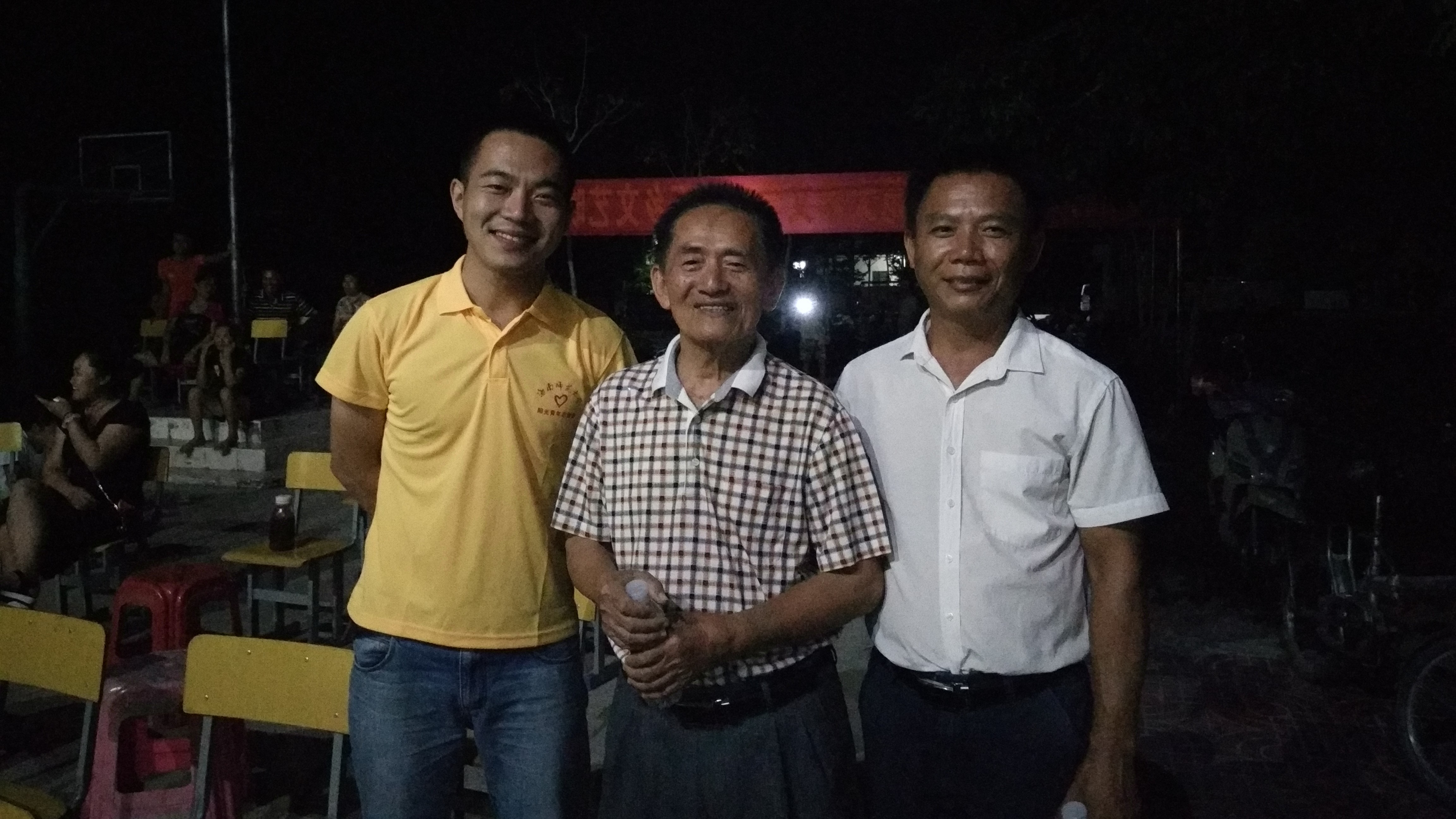 文学院学子“文艺下乡,情暖曲冲”