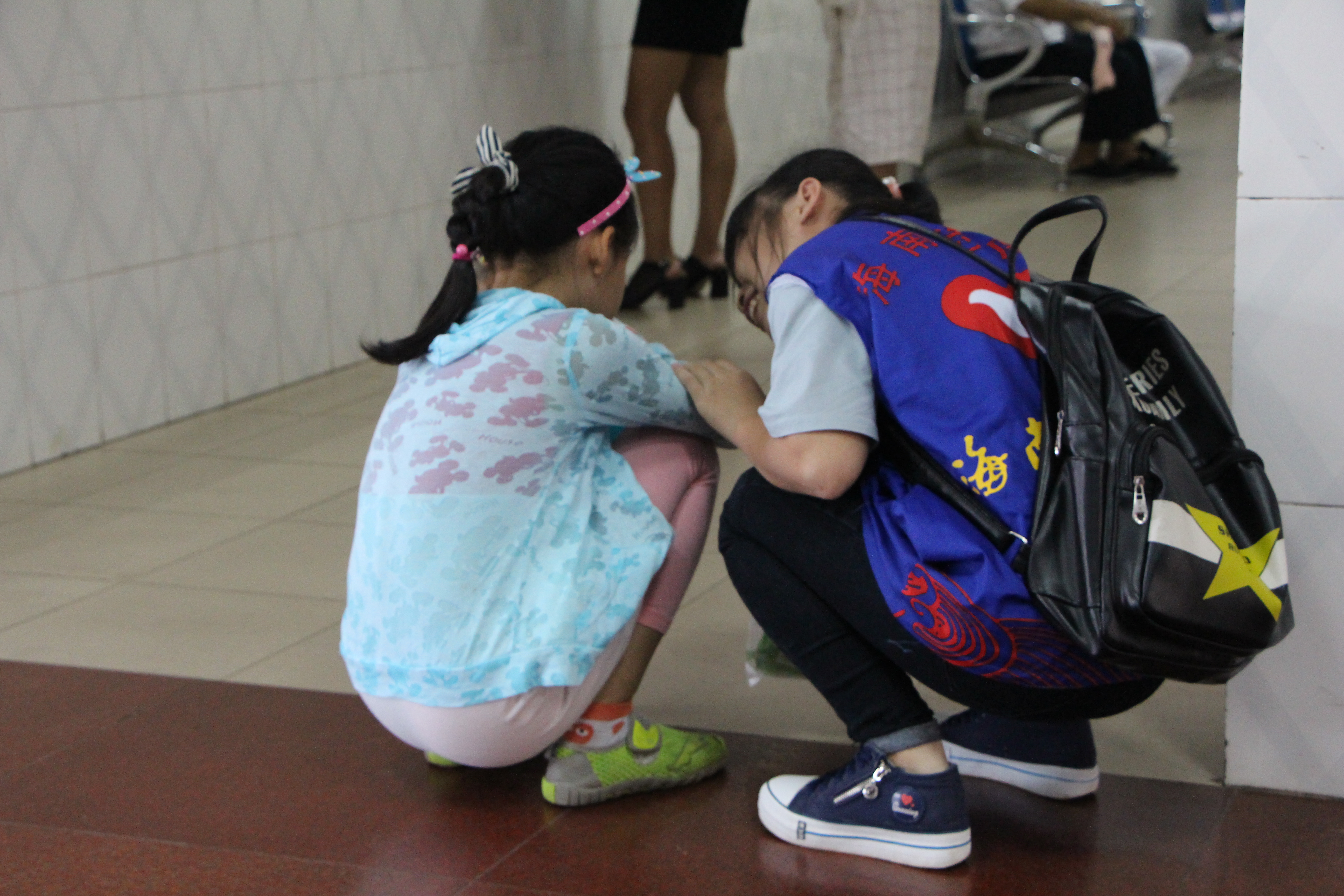 难忘的节日,贴心的祝福――记法学院志愿者“六一”医院送温暖