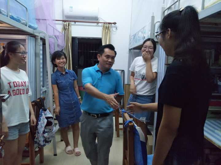 合铸齐力,师生一心