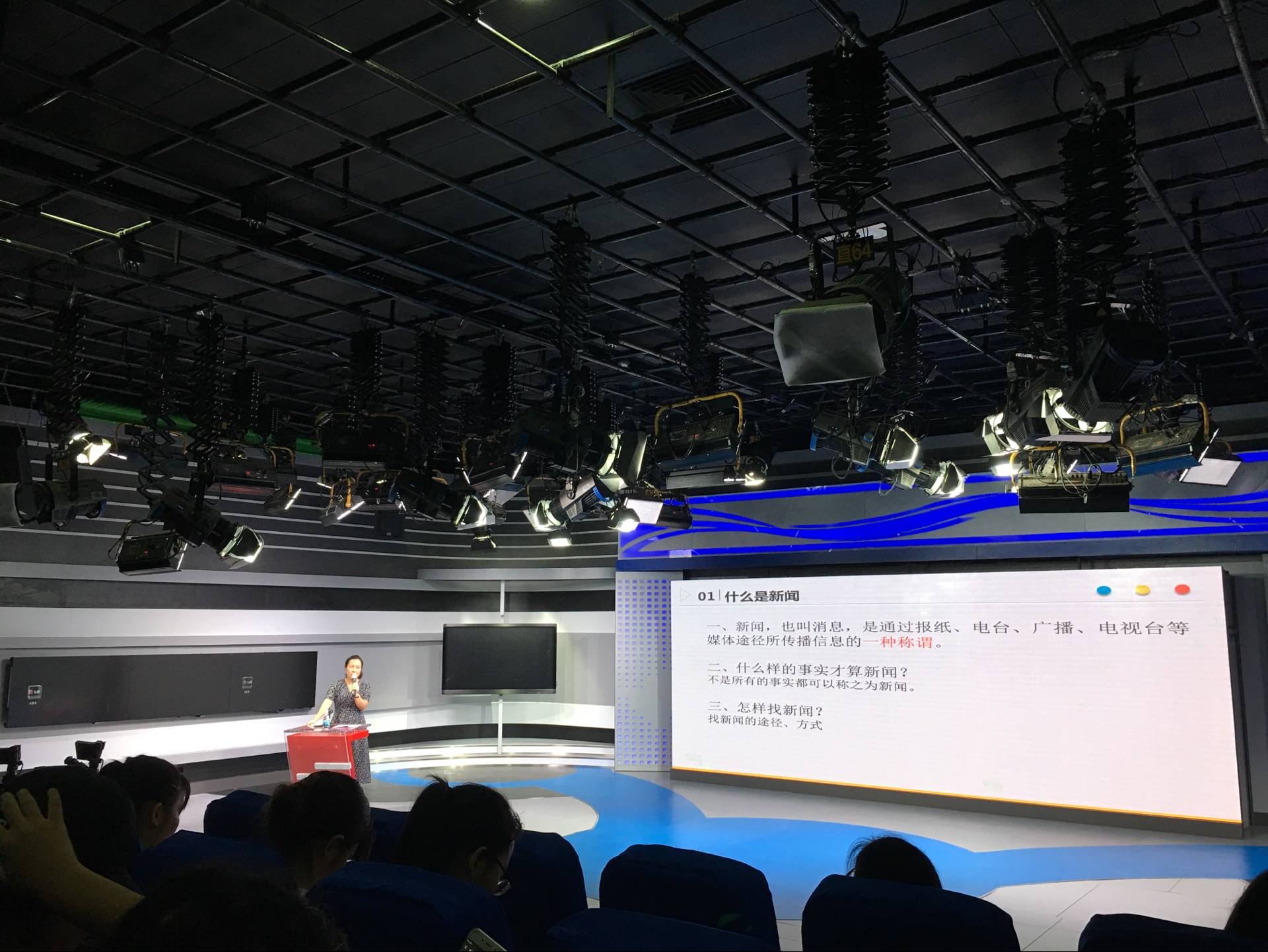 青年之声・新闻传播与影视学院“大学生创新创业实践周”活动