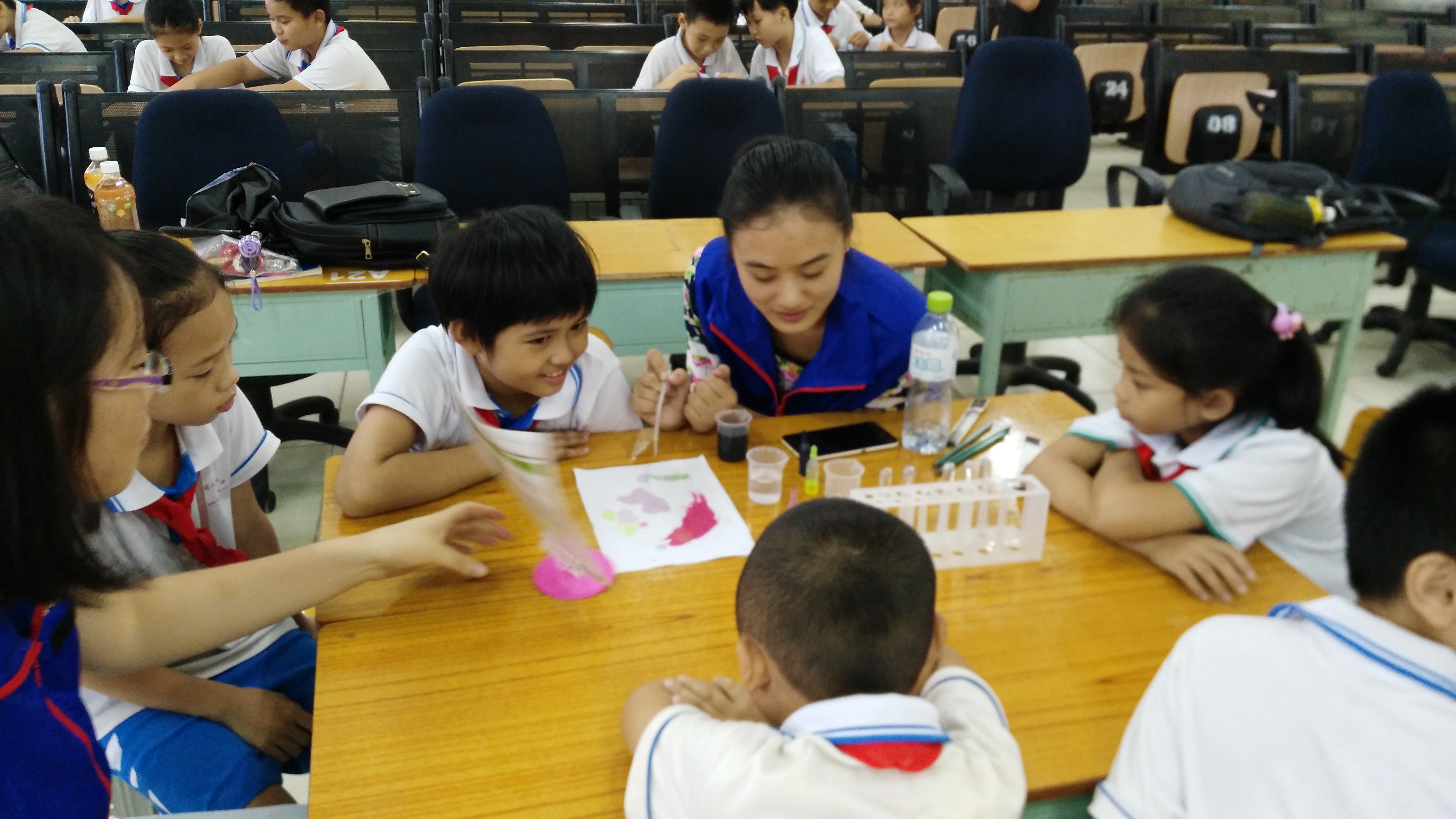 思想的启发,灵感的起点,不一样的六一儿童节――记海师物电小青琼山一小志愿服务活动