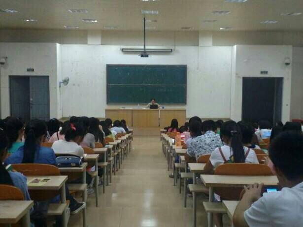    严于律己，业精于勤――记教育科学学院校规校级讲座