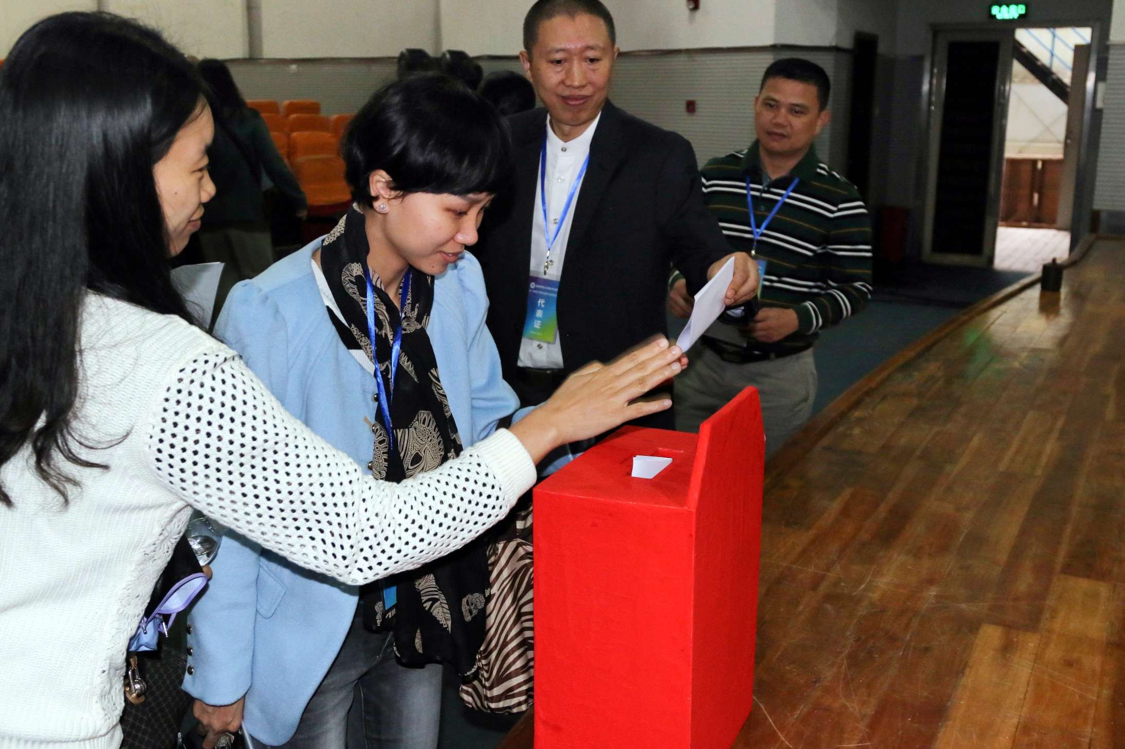 各基层工会先后召开第一届教代会（三）