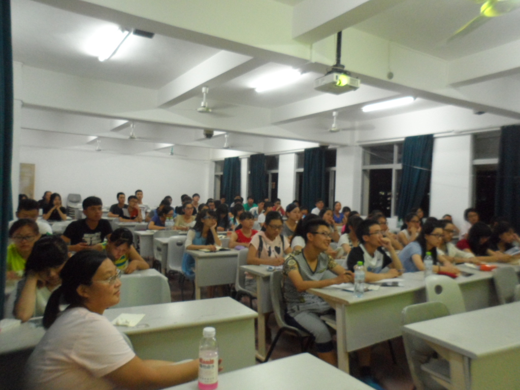 追求梦想，把握未来――记地理与旅游学院城规与地资专业教育大会