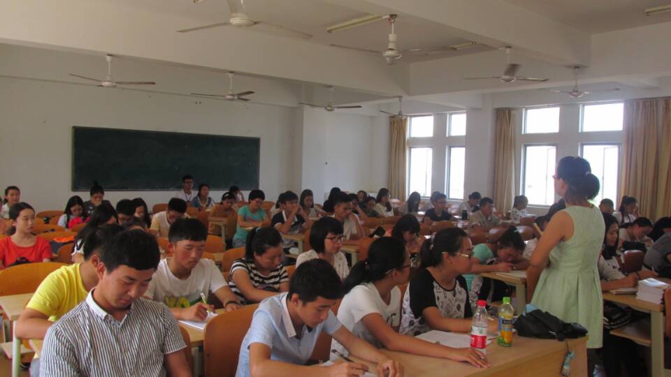 文明修身 厚德端行――记文学院文明礼仪纠察队会议