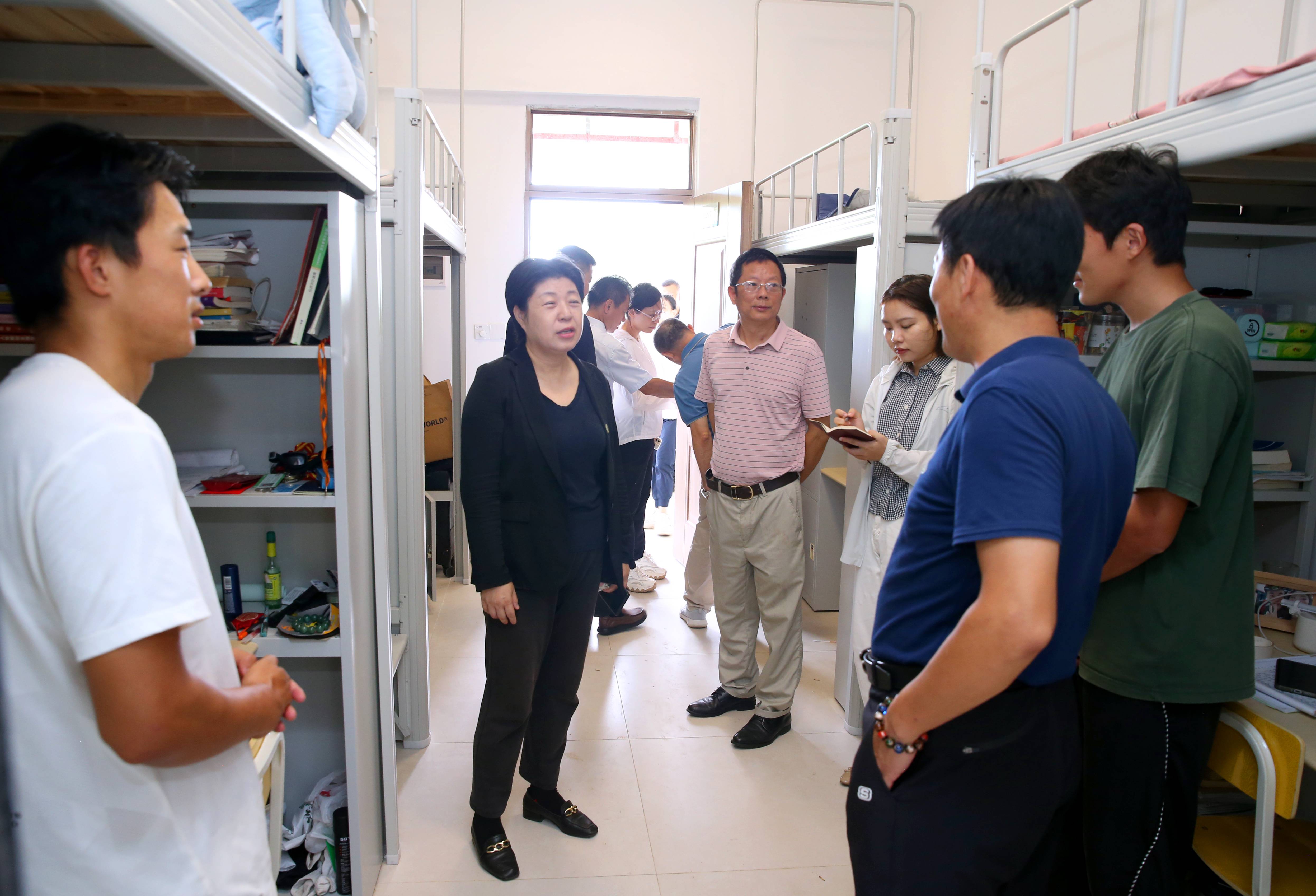 许玫检查2024年秋季开学准备情况