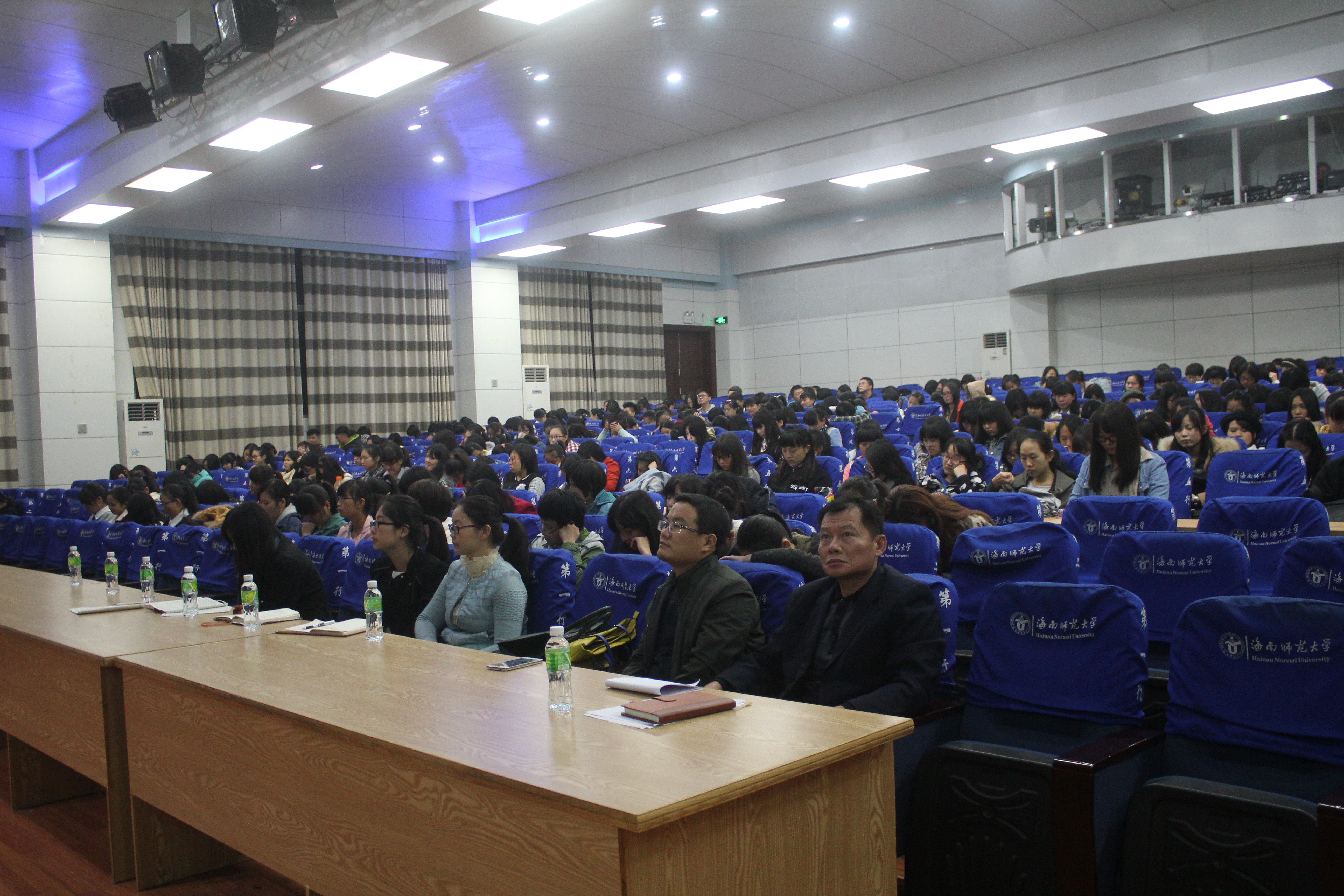 “奋斗中的青春最美丽”――记海南外国语职业学院崔昌华副教授学术讲座