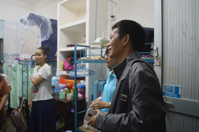 “双创”知识我来答――记数学与统计学院文明督查组走访宿舍活动