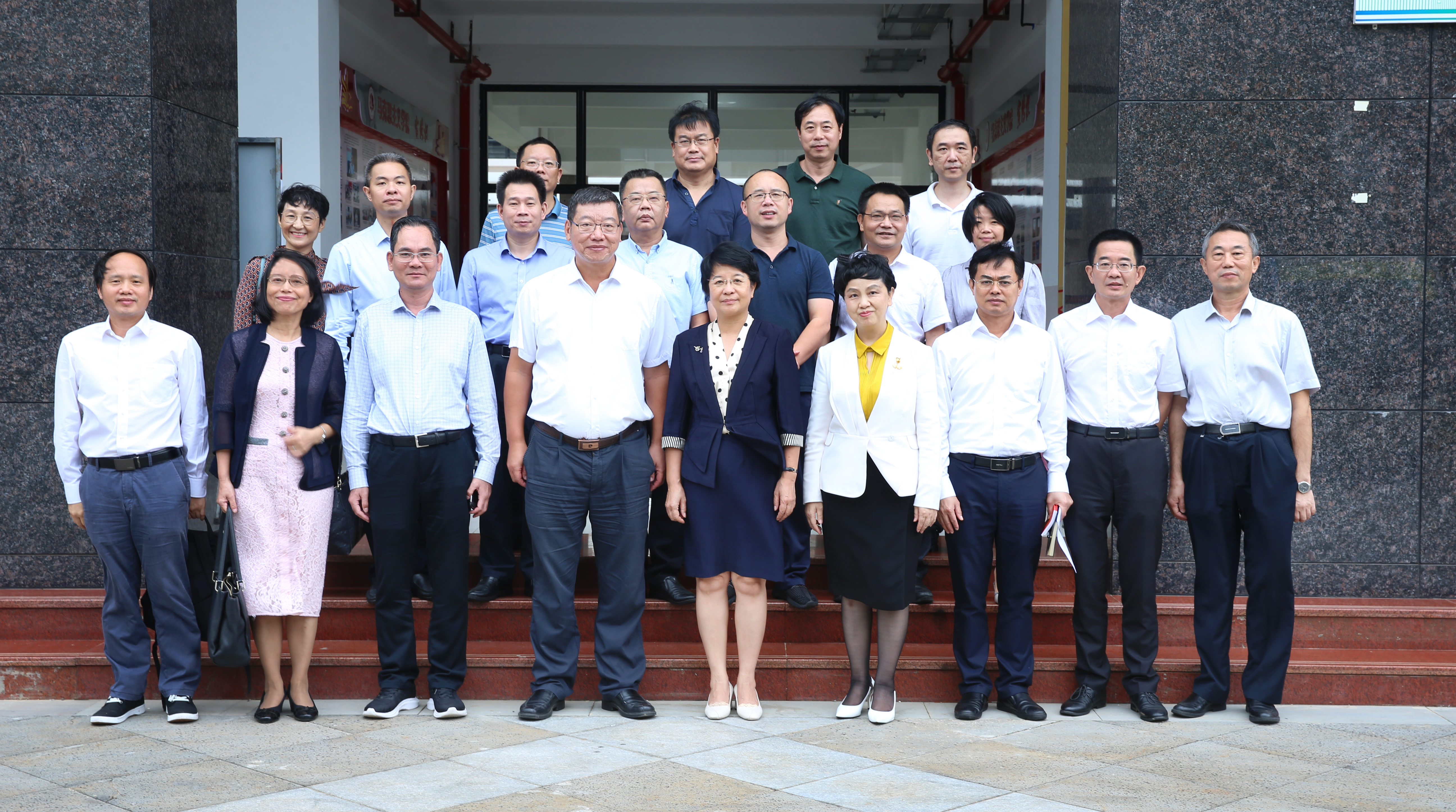 省委常委、宣传部长肖莺子来我校调研