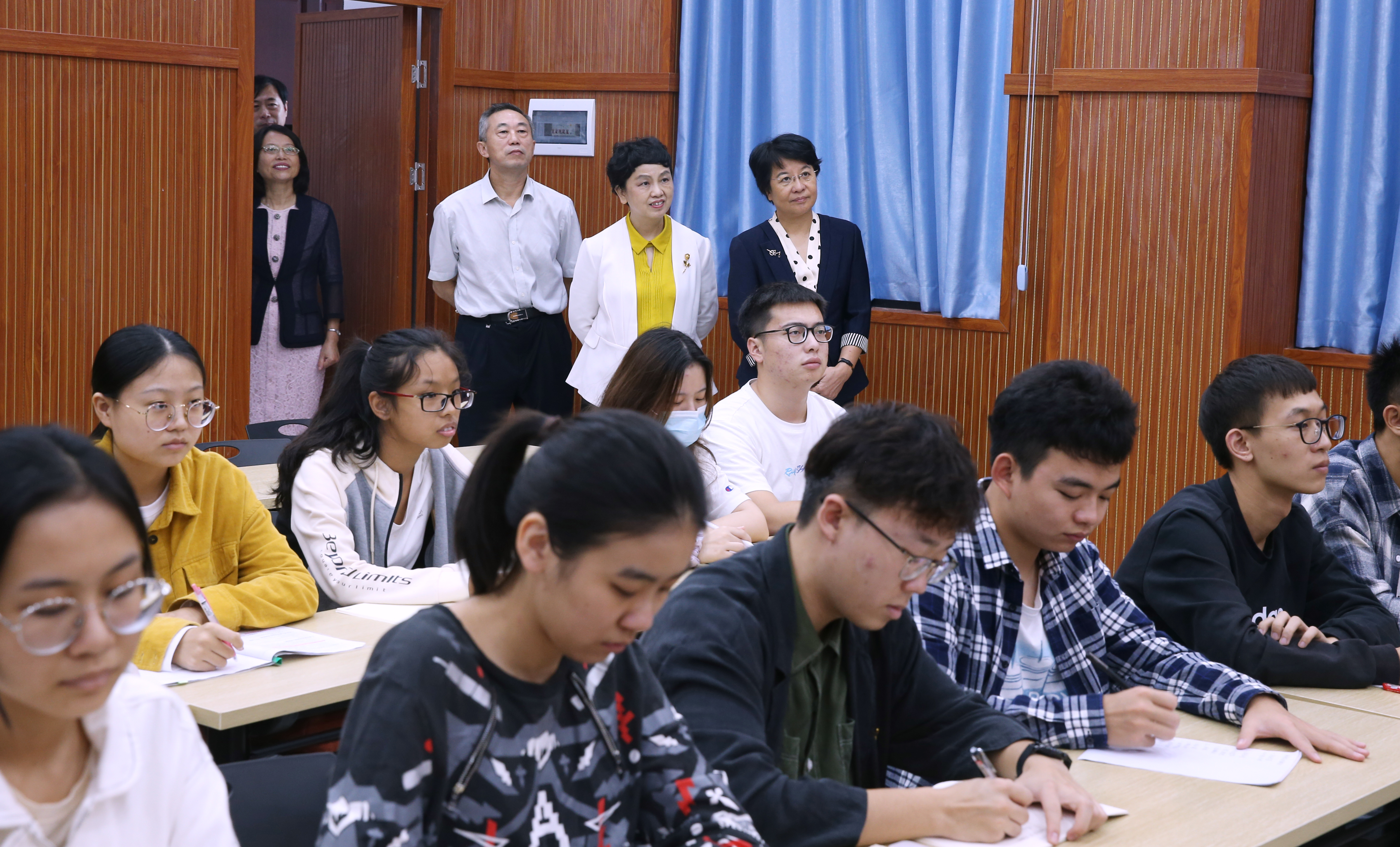 省委常委、宣传部长肖莺子来我校调研