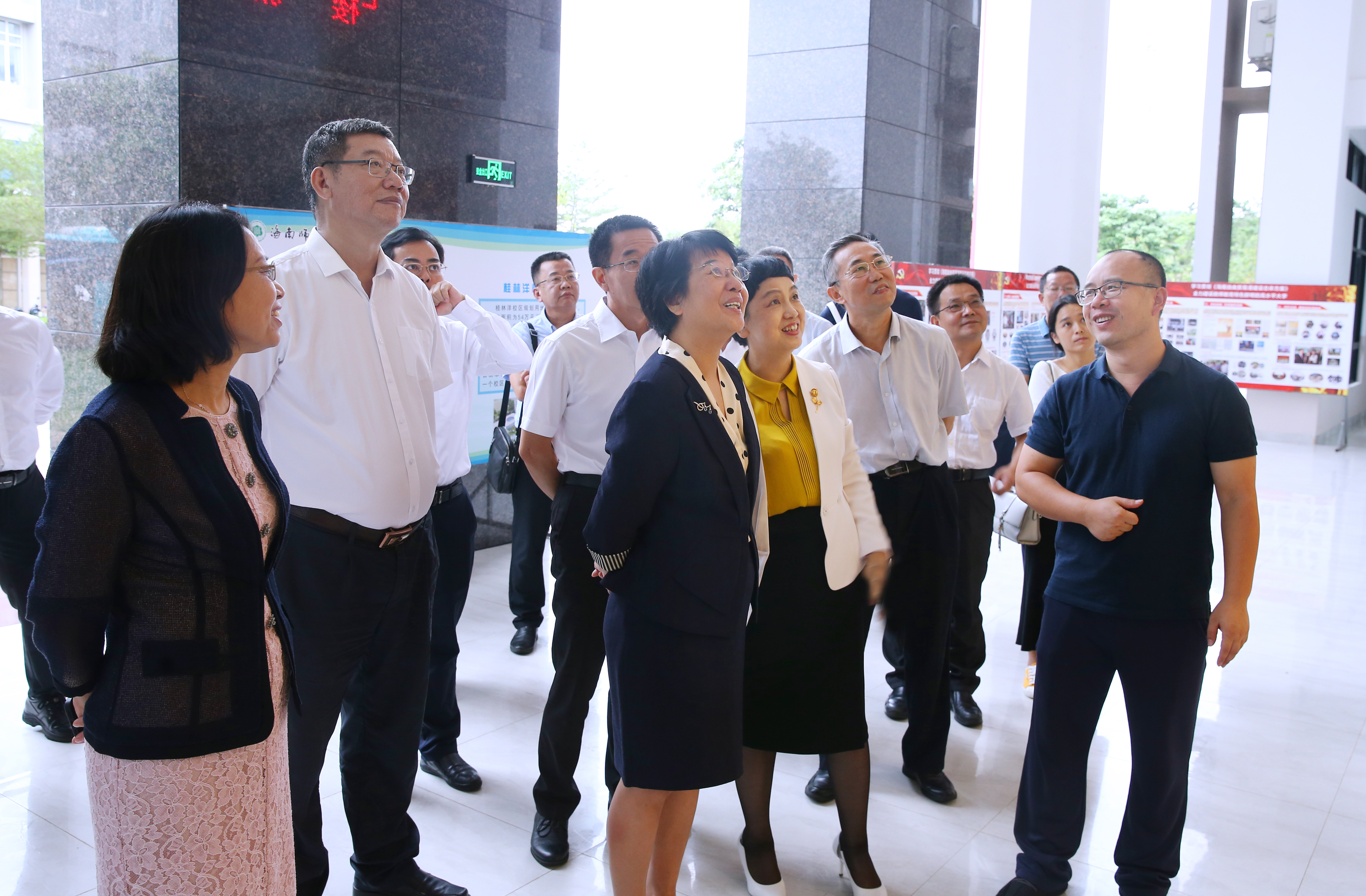 省委常委、宣传部长肖莺子来我校调研