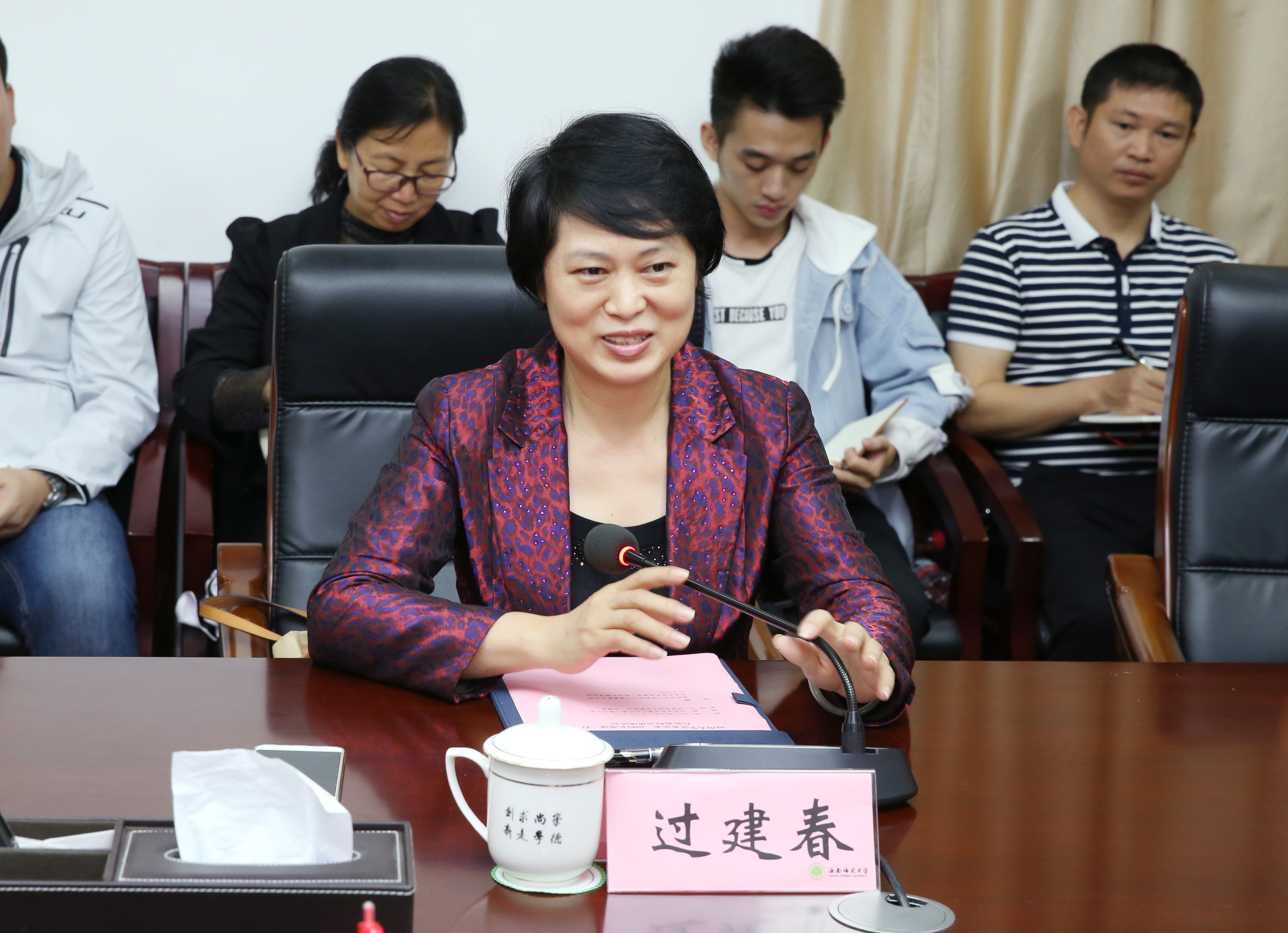 海南大学党委常委、副校长梁谋一行来我校交流工作