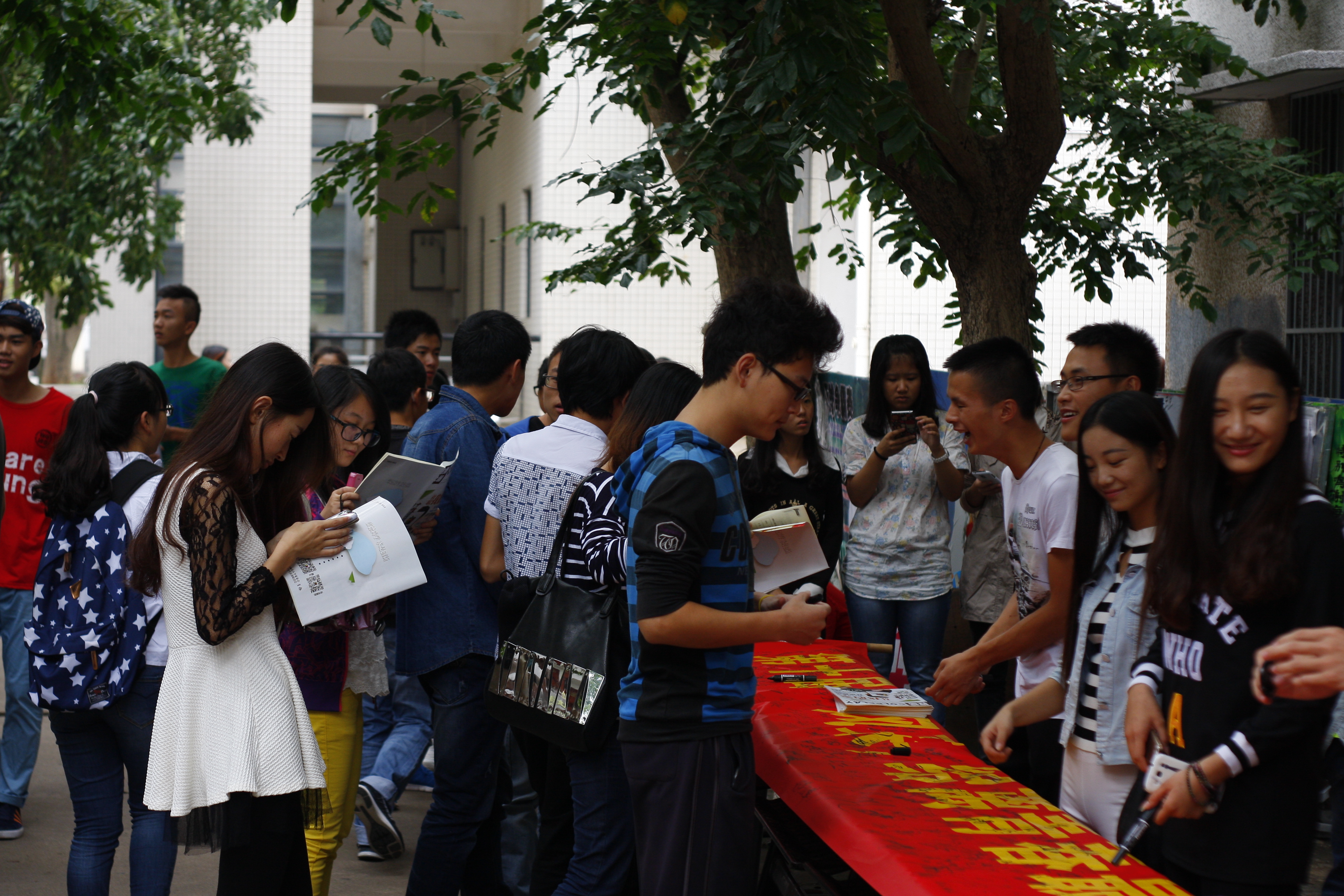 争鸣的风采，别样的青春――记社团活动月启动仪式