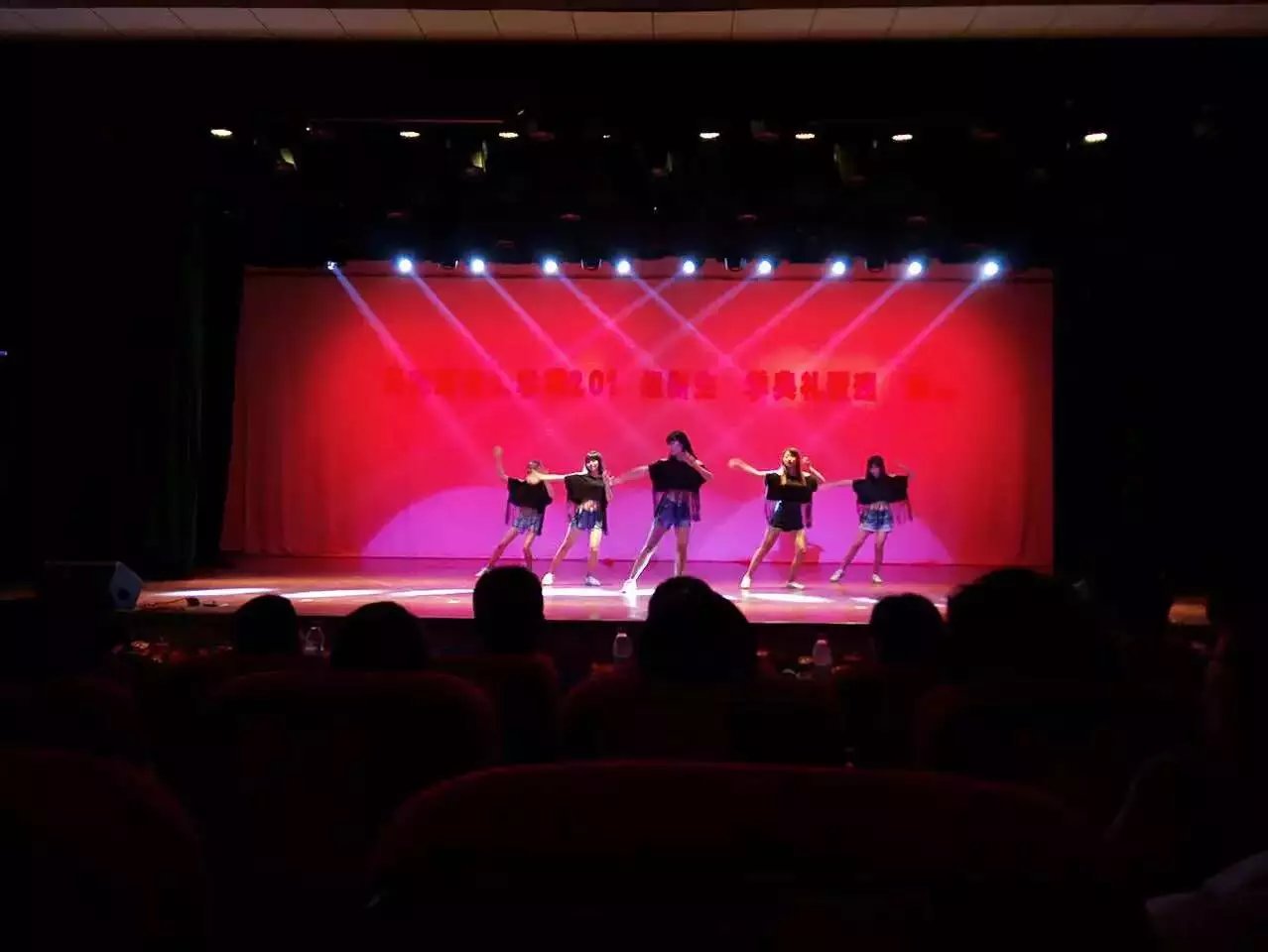 踏浪而来,只为梦想扬帆起航——记马克思主义学院2016级开学典礼暨迎新晚会