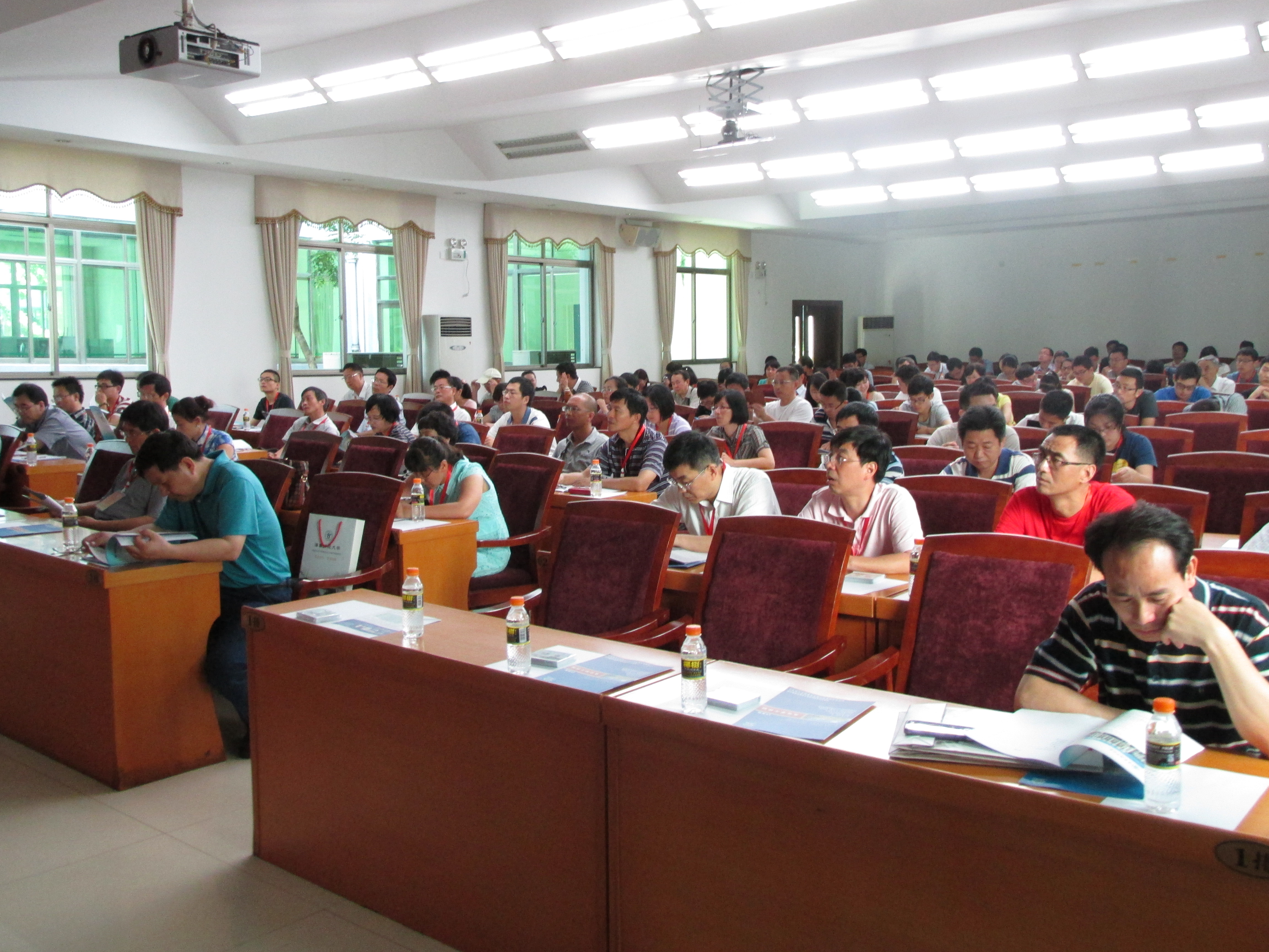 我校承办多个学术专题会议