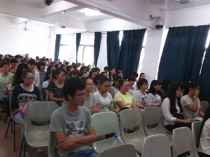 劈荆斩棘，成就梦想――记生命科学学院2014级大学生论坛