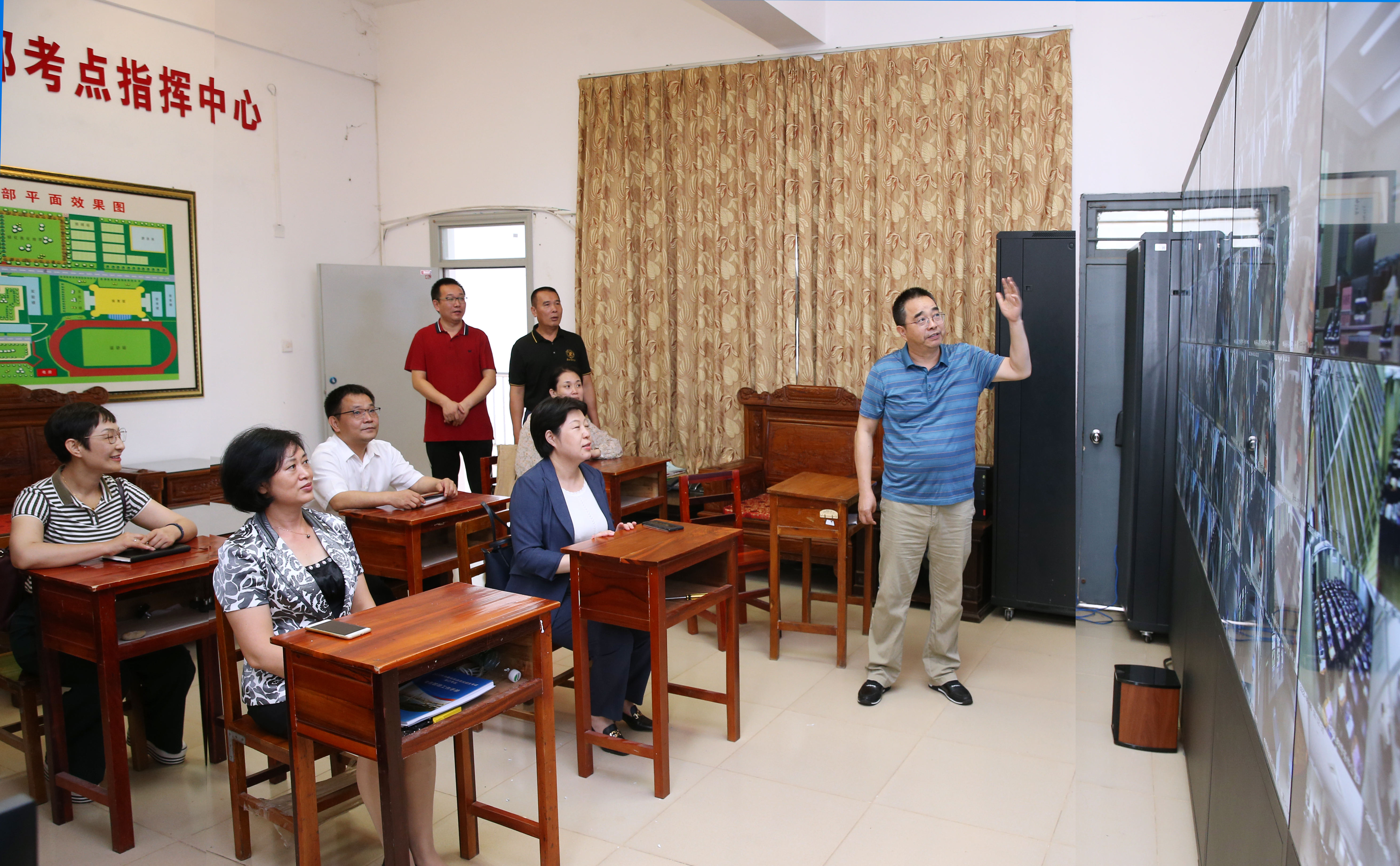 校领导到海师附中检查高考准备工作