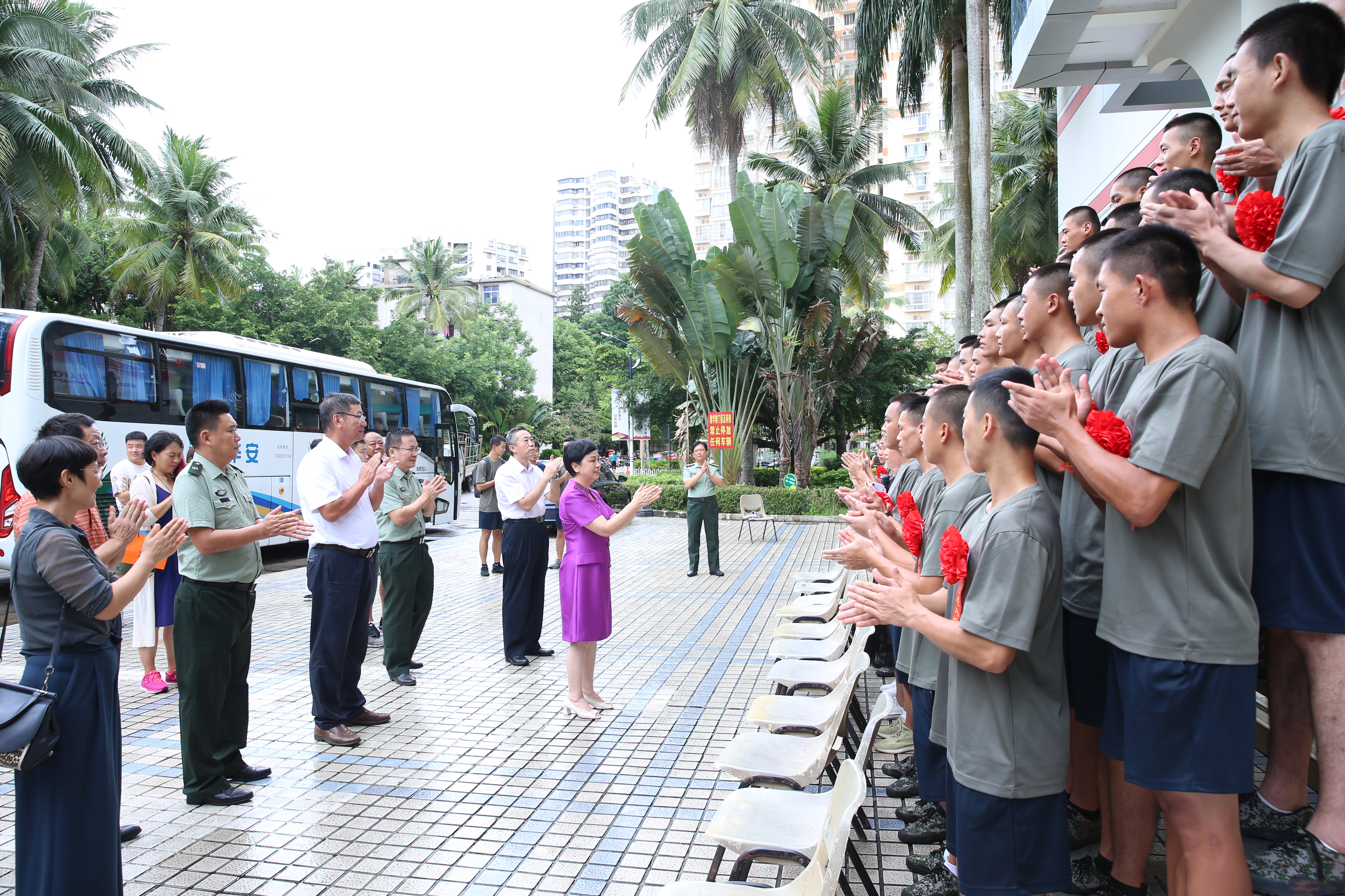 我校热烈欢送2020年光荣入伍学生