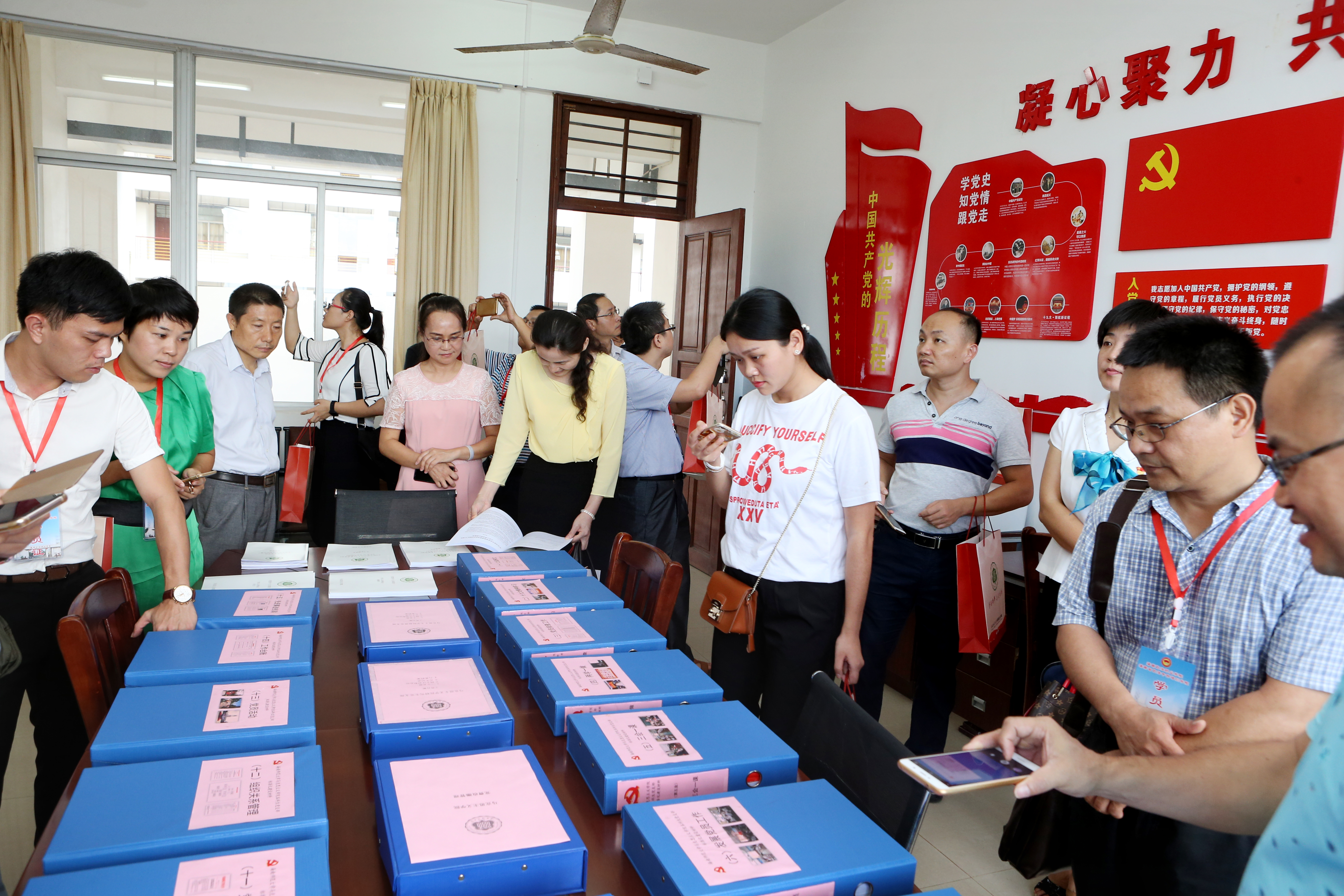 我校基层党组织标准化建设和党建示范点建设成效凸显