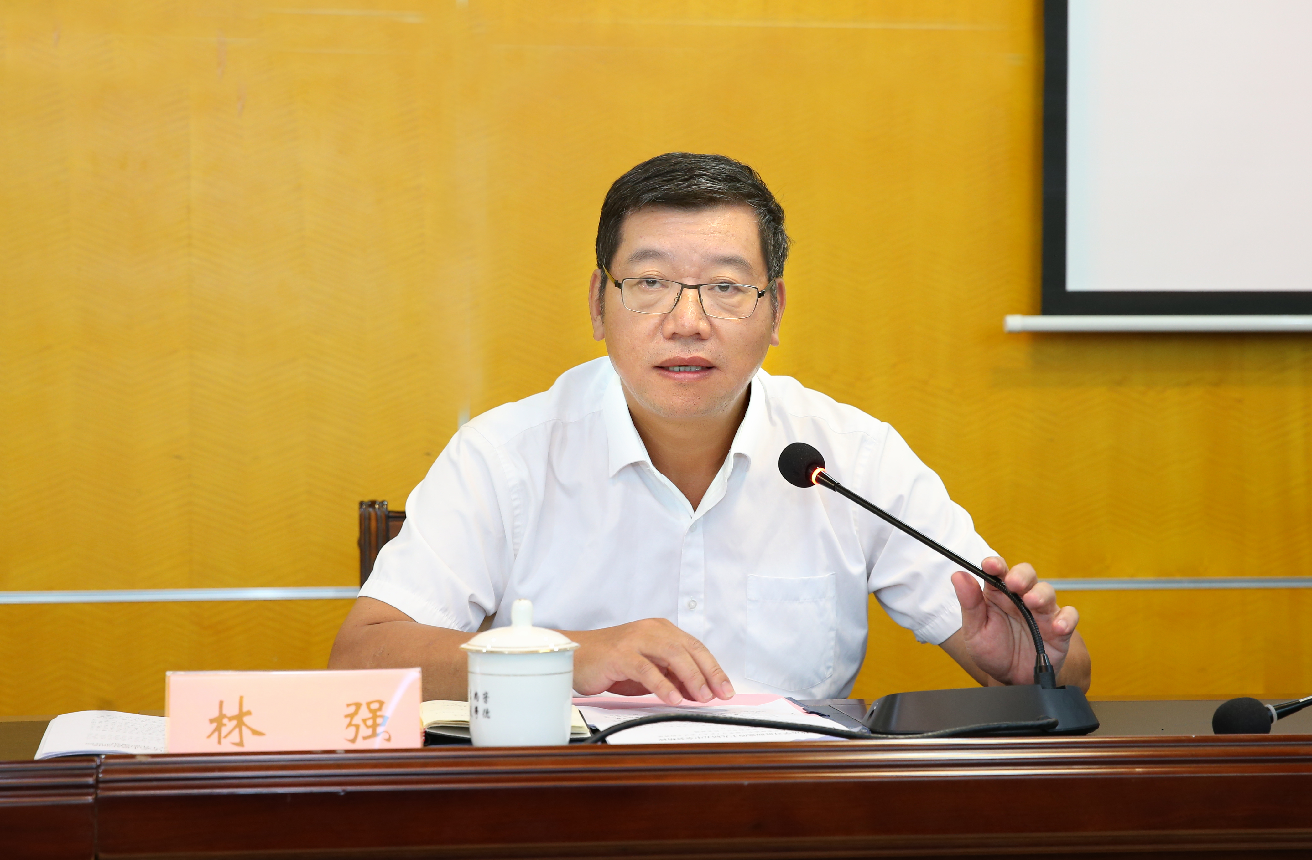 李红梅强调：进一步学习贯彻党的十九届五中全会精神，为海南自贸港建设贡献海师力量