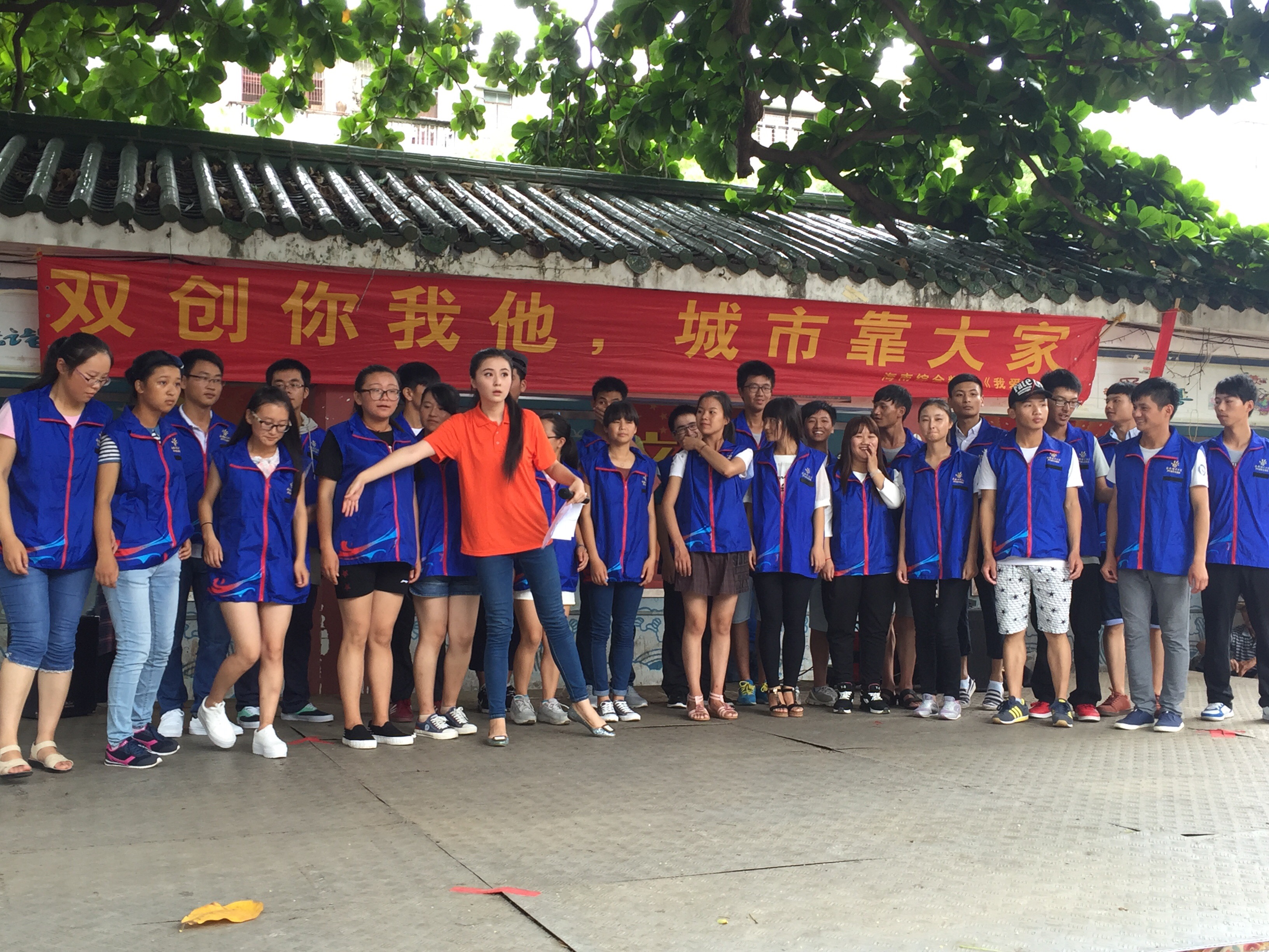 “双创”你我他，文明靠大家――记物电学院新生参加文庄社区志愿服务活动