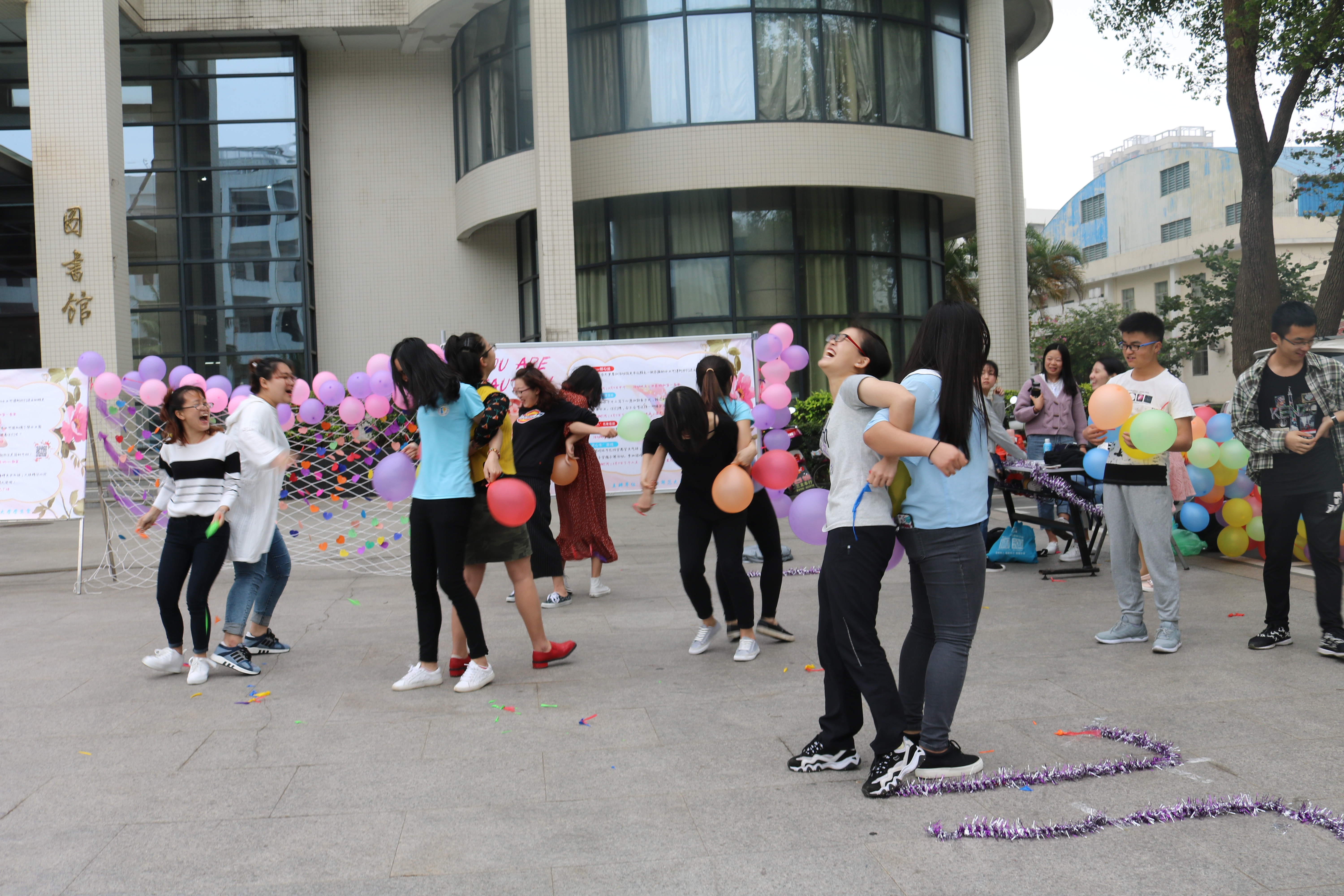 青年之声.校团委、校学生会举办女生节系列活动
