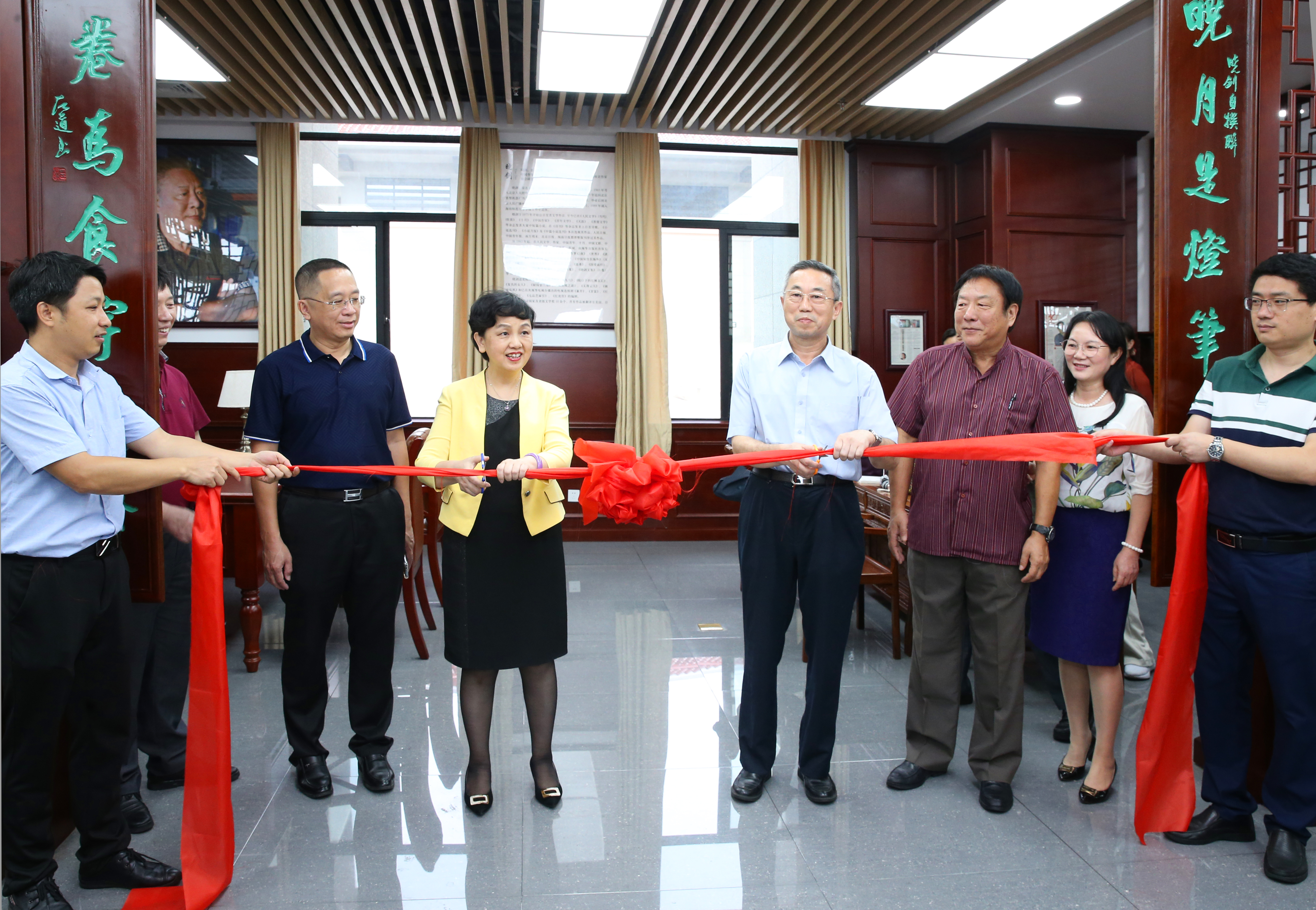 首届“晓剑海南青年文学奖”颁奖仪式在我校举行