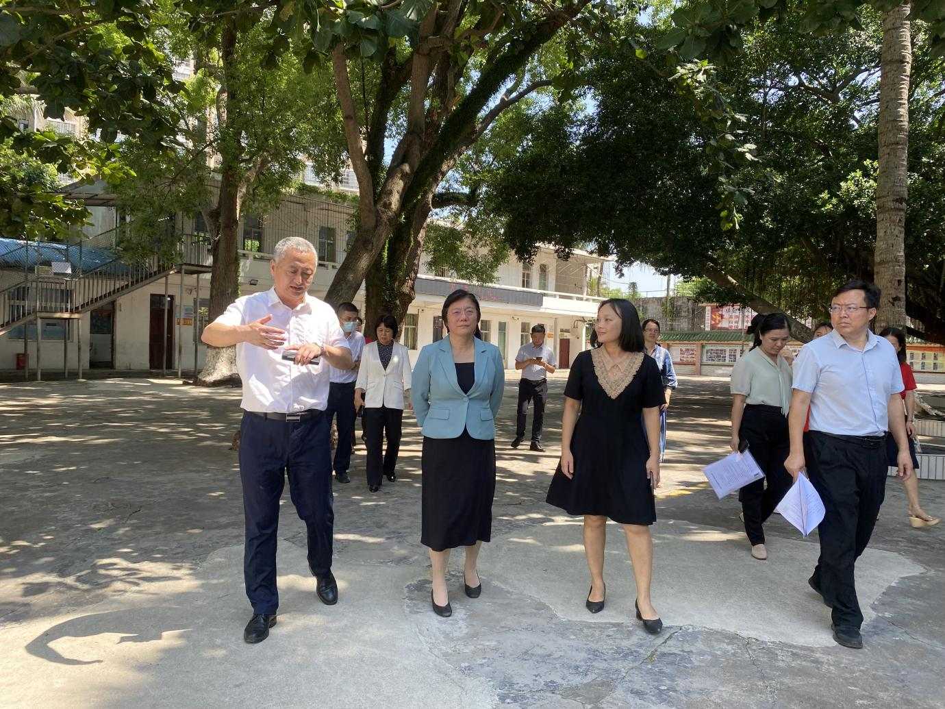 谢京副省长到海南师范大学附属小学检查指导开学工作