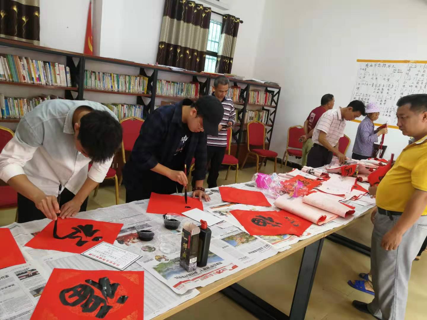 学校到陵水亚欠村开展新春送祝福活动