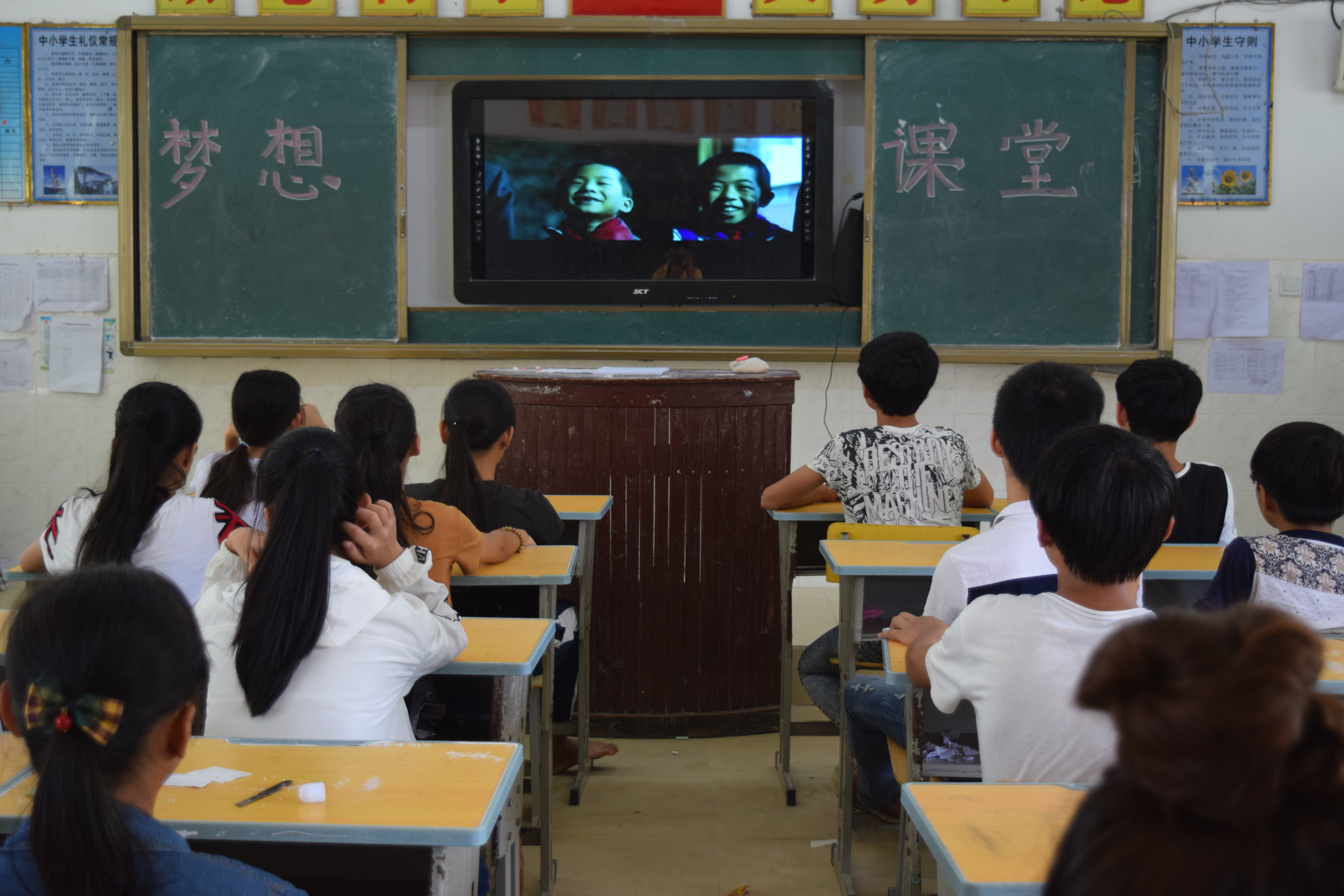 我校各学院先后开展大学生暑期“三下乡”社会实践活动