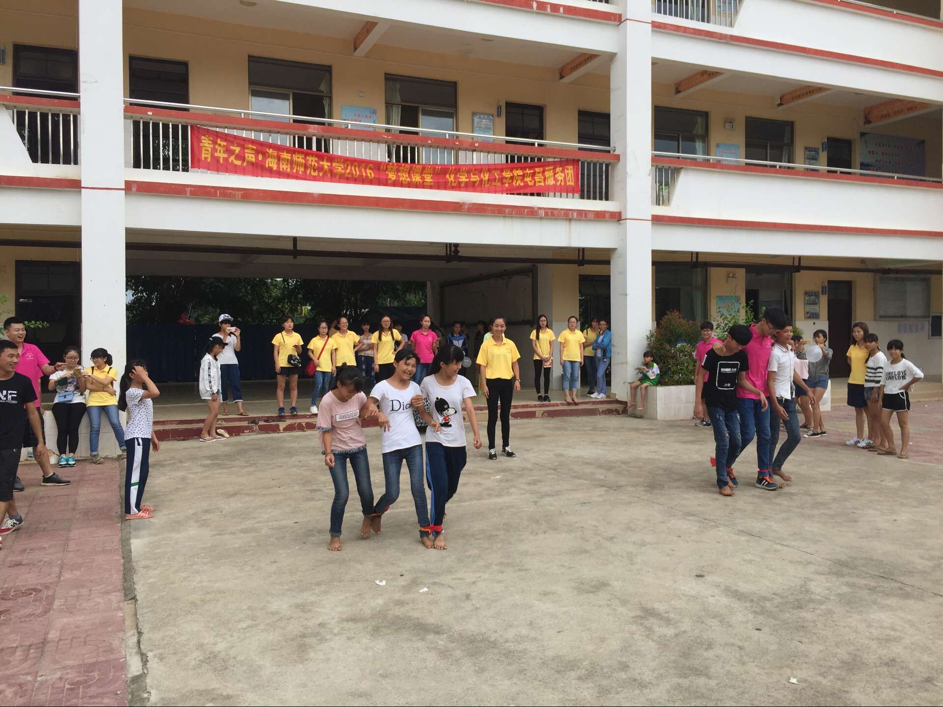 我校各学院先后开展大学生暑期“三下乡”社会实践活动