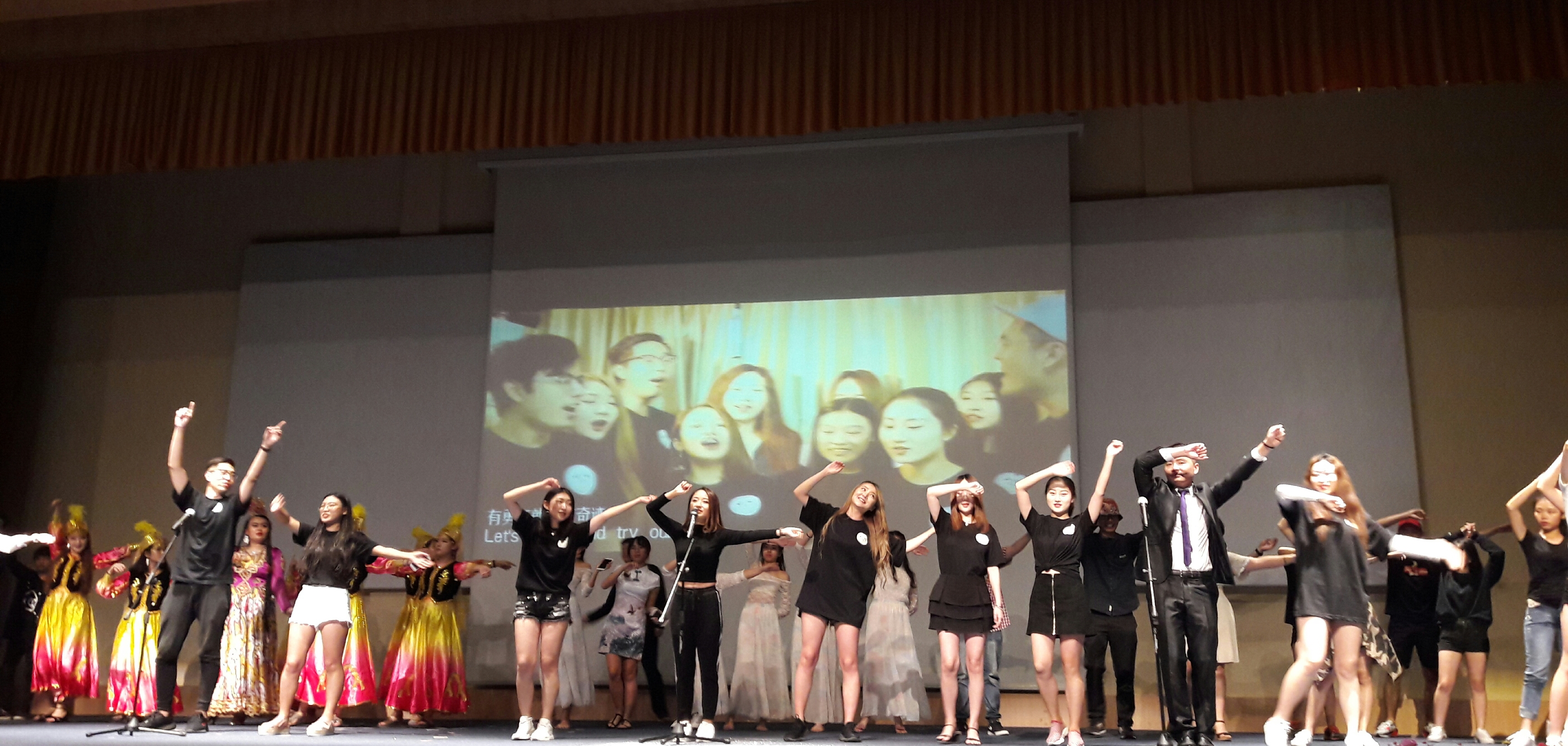 世纪大学孔子学院举办“2017年迎新晚会”