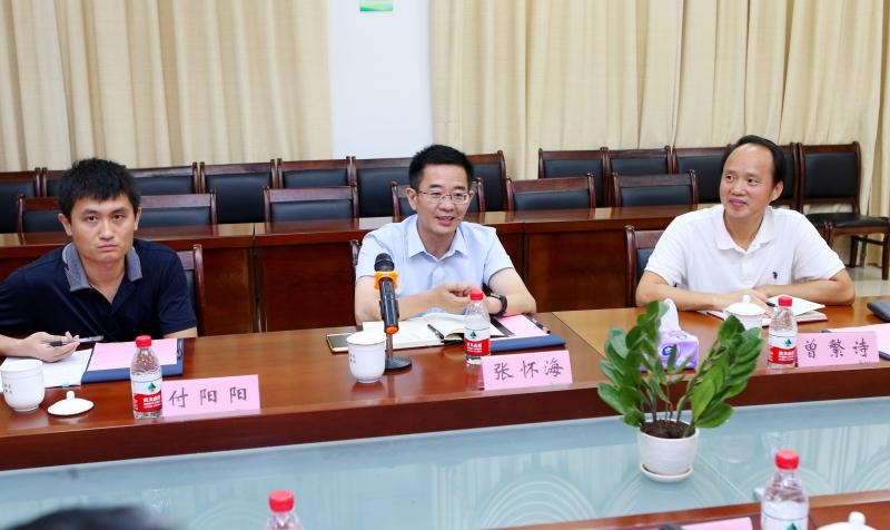 省委宣传部副部长张怀海调研我校全国重点马院培育工作