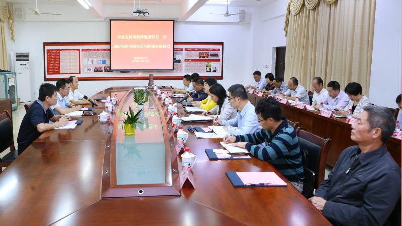 省委宣传部副部长张怀海调研我校全国重点马院培育工作