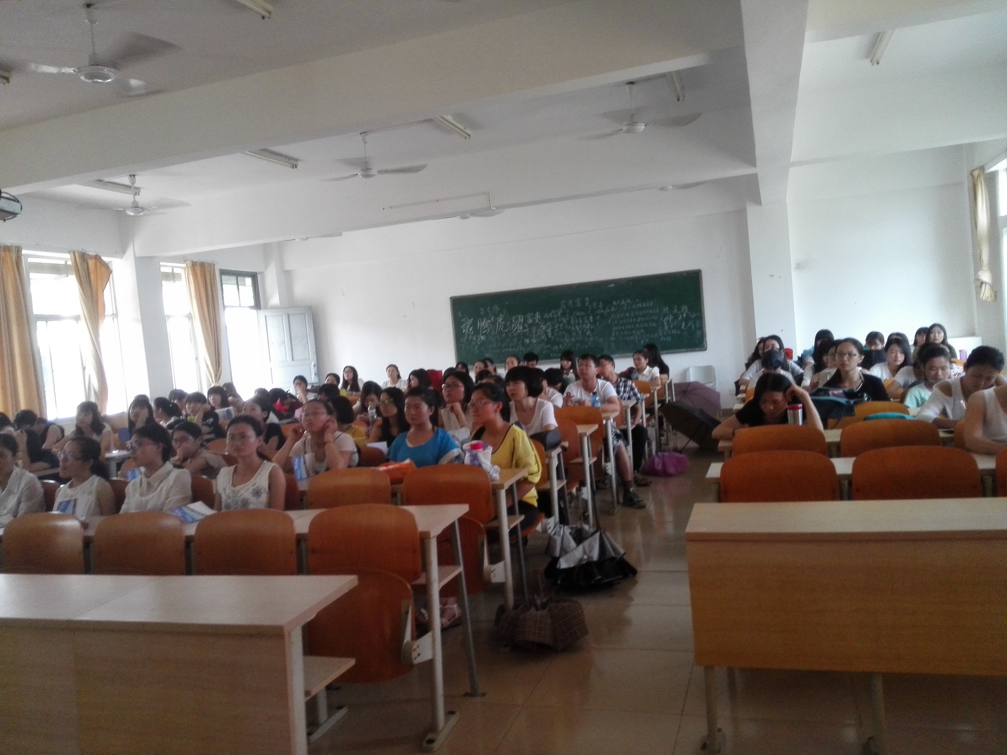 谆谆教诲• 锦绣前程--记教育科学学院2015届毕业生毕业教育大会