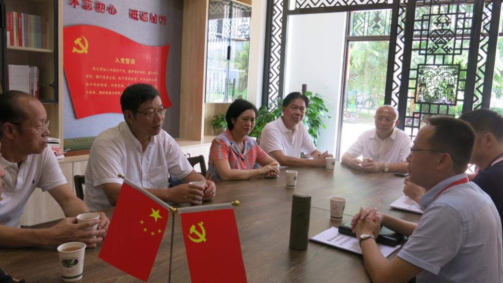 林强带队到亚欠村调研指导扶贫工作