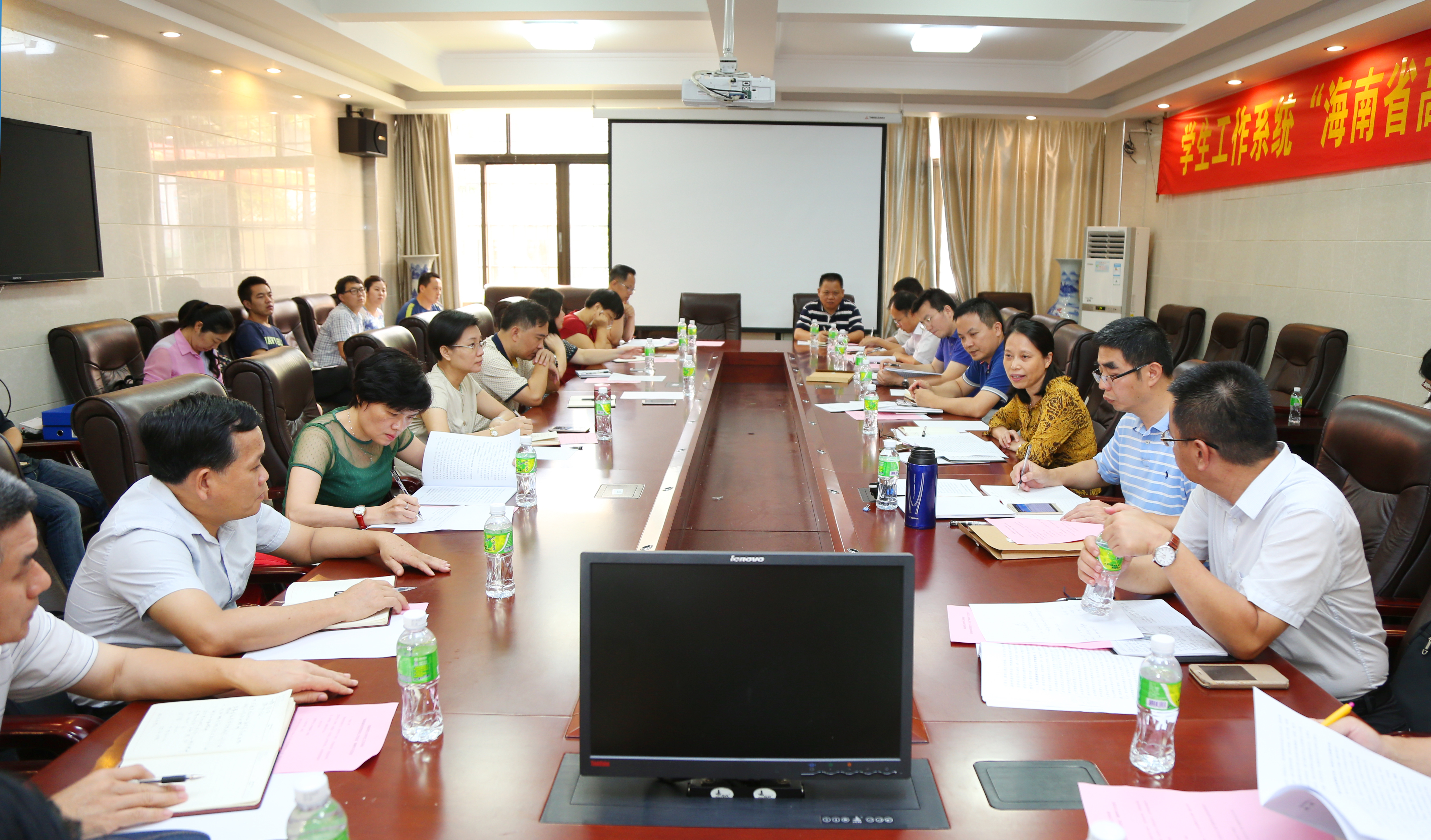 我校学生工作系统传达学习海南省高校思想政治工作会议精神