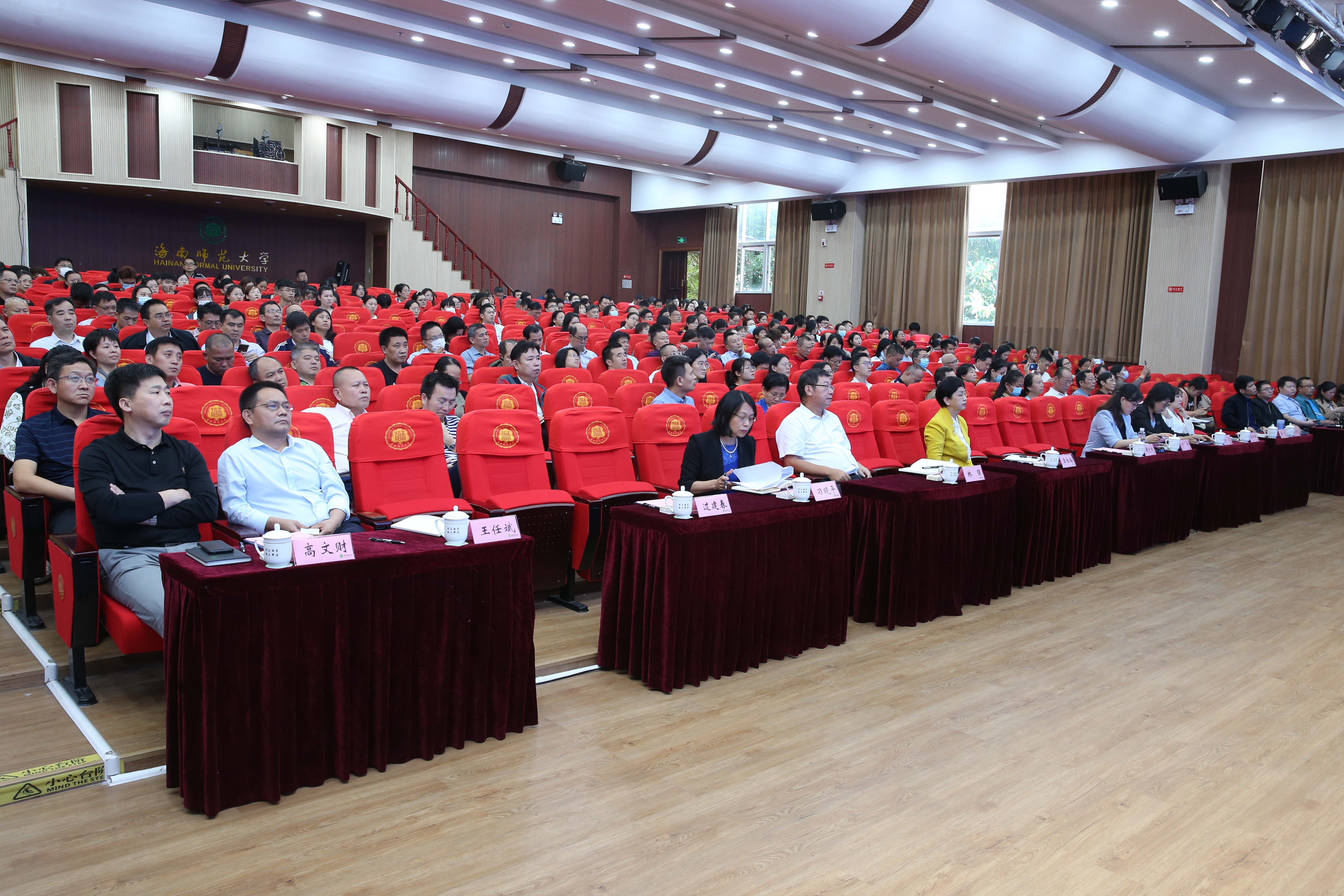 全国“时代楷模”黄大年先进事迹报告团走进海师