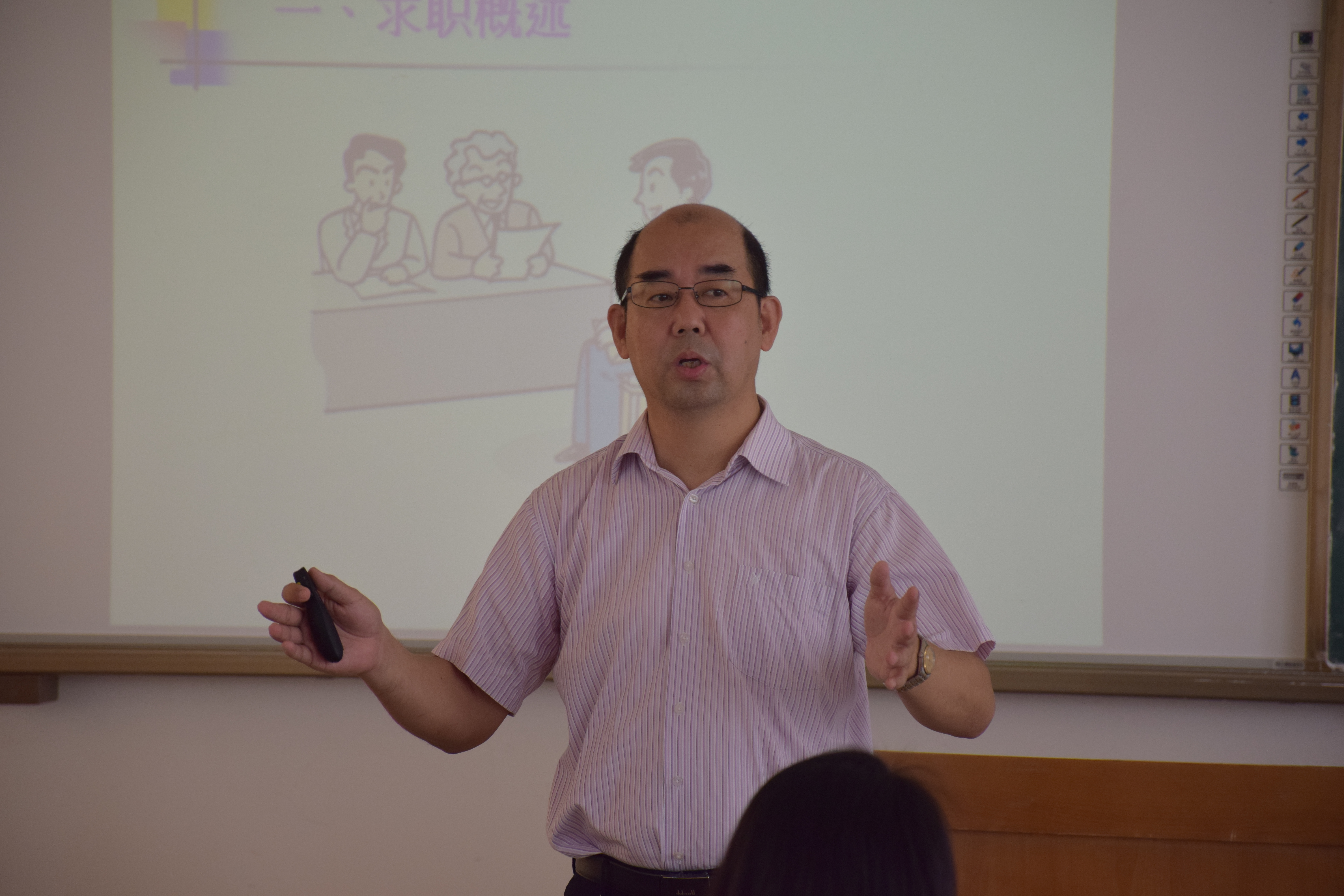 新闻传播与影视学院召开毕业生就业求职指导讲座