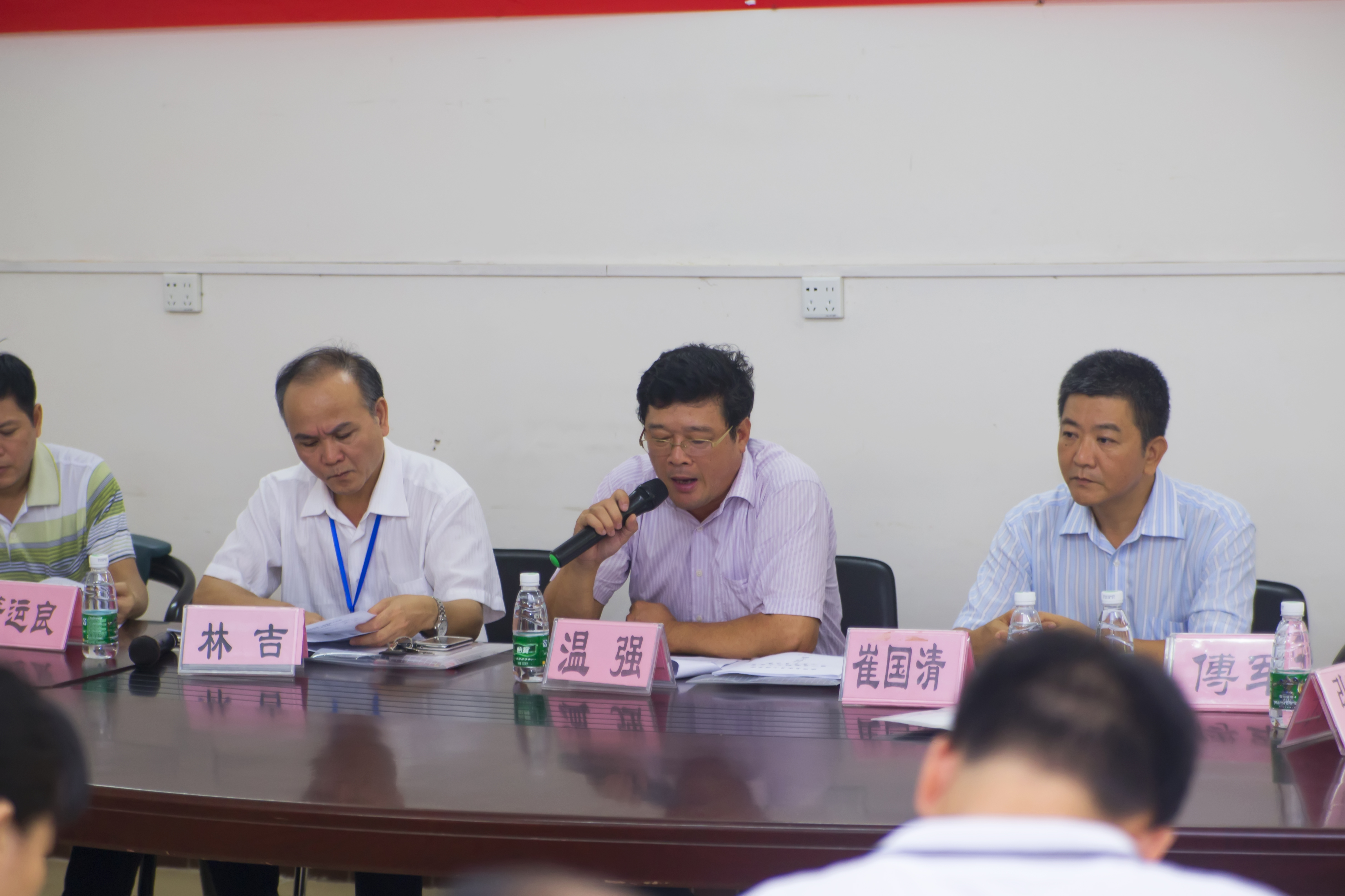 　　　　广集民意 共谋物电发展新篇章-----记物理与电子工程学院第一届教职工大会暨工会会员大会第一次会议