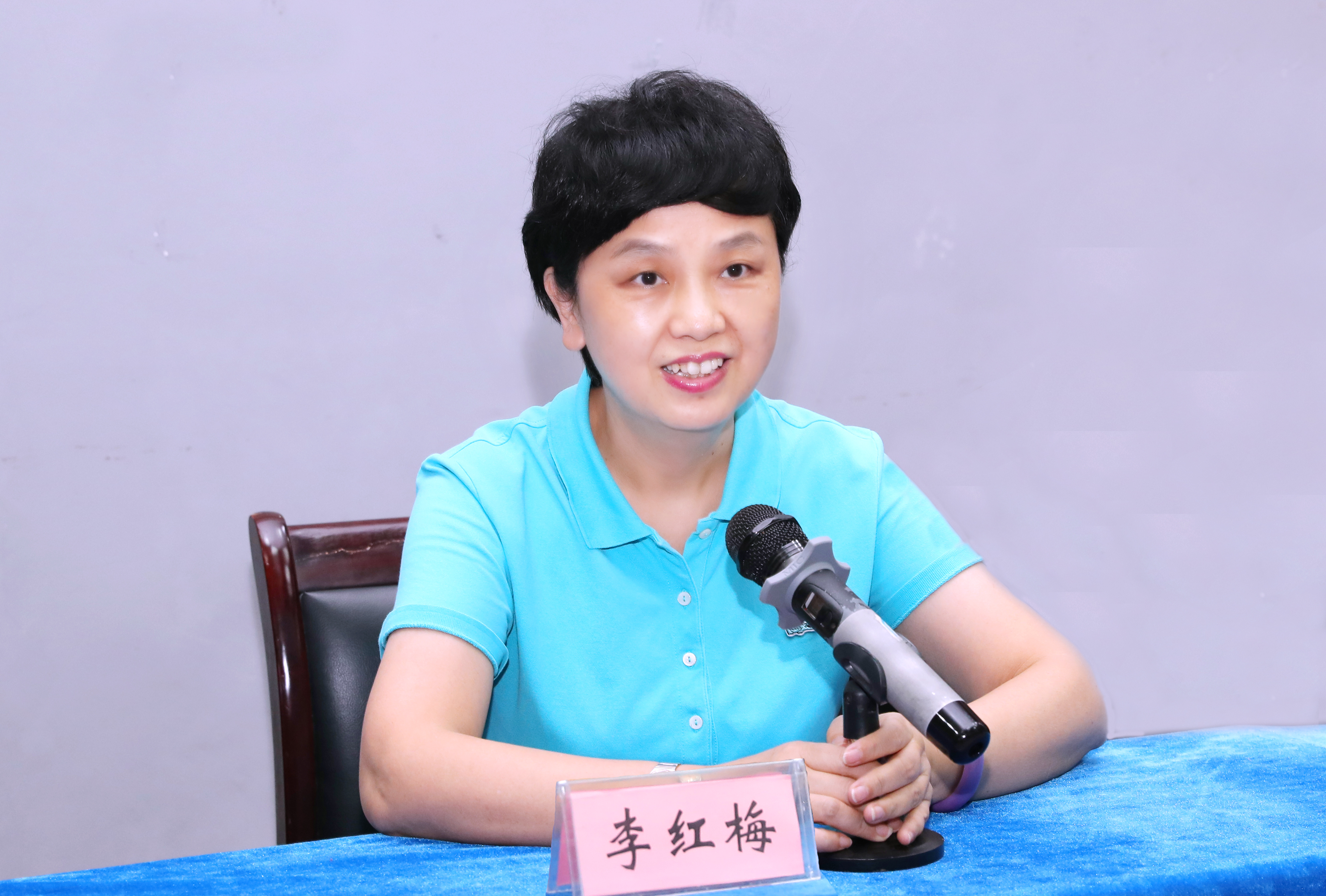 李红梅书记到初等教育学院看望培训班学员