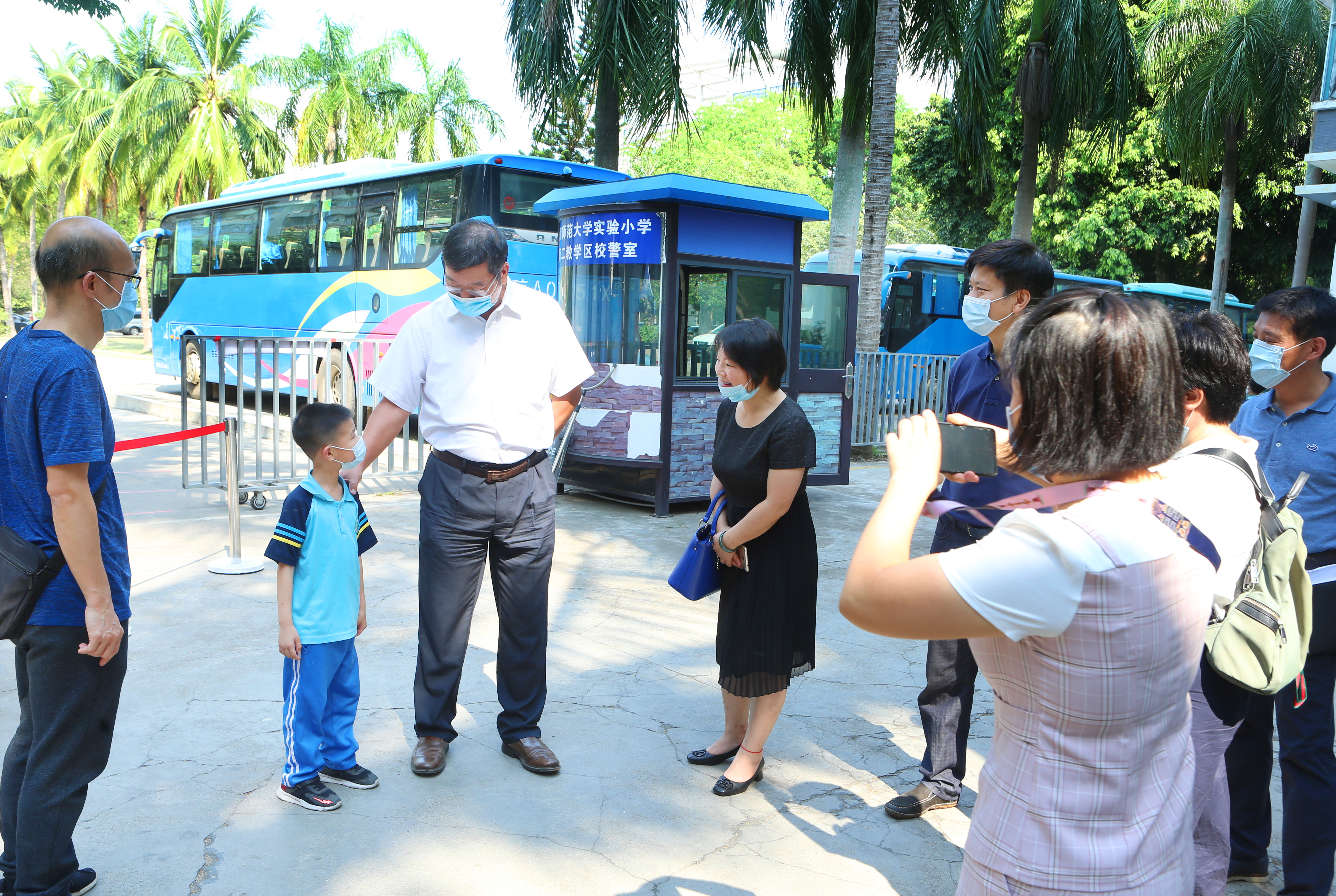 林强视察海师实验小学开学情况