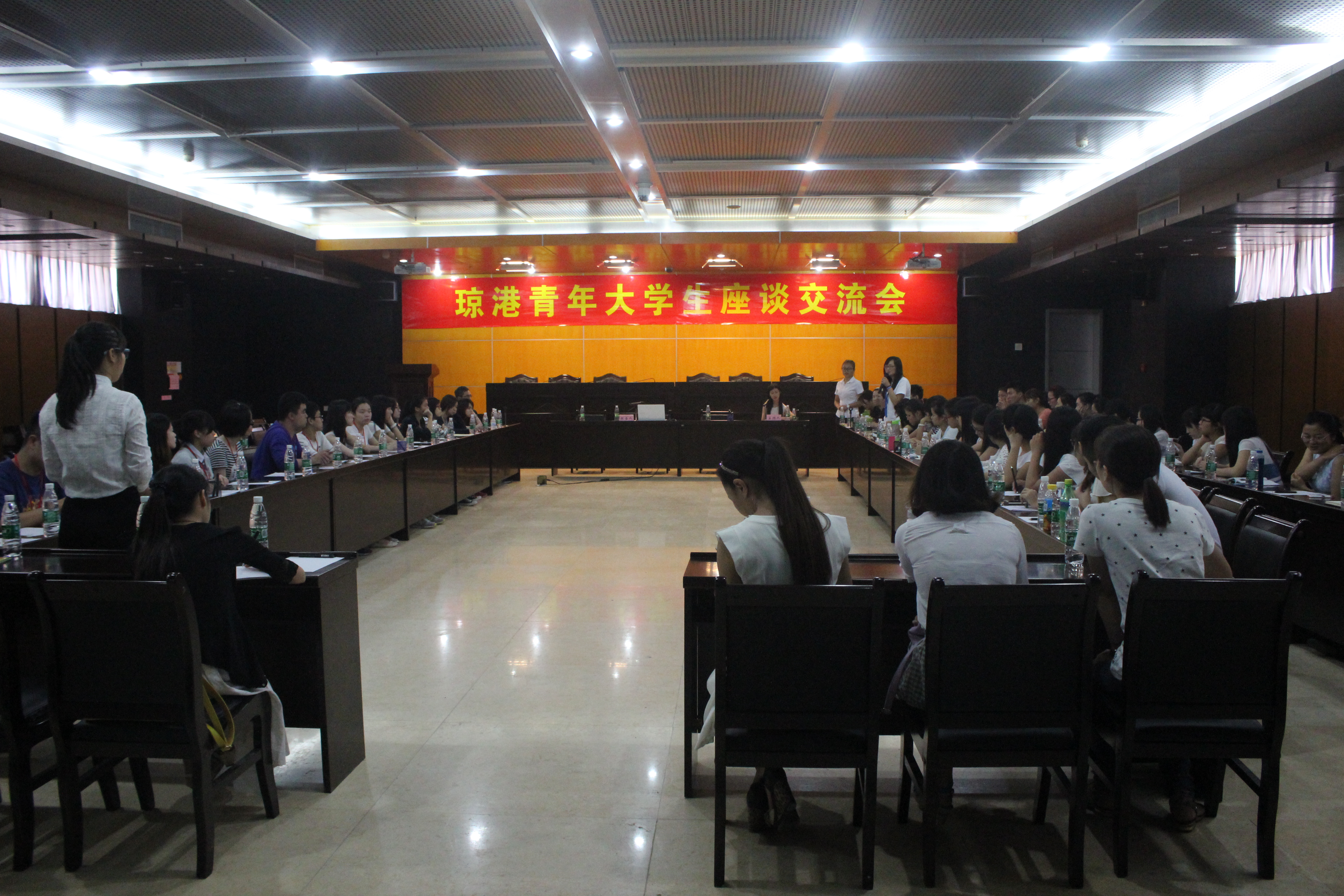 心心交流，携手共进――记琼港两地青年交流会