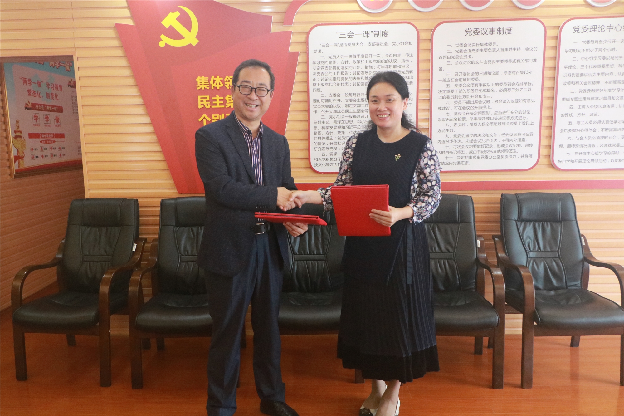 我校与琼海市嘉积中学等五所省内中学合作共建师范生生源基地