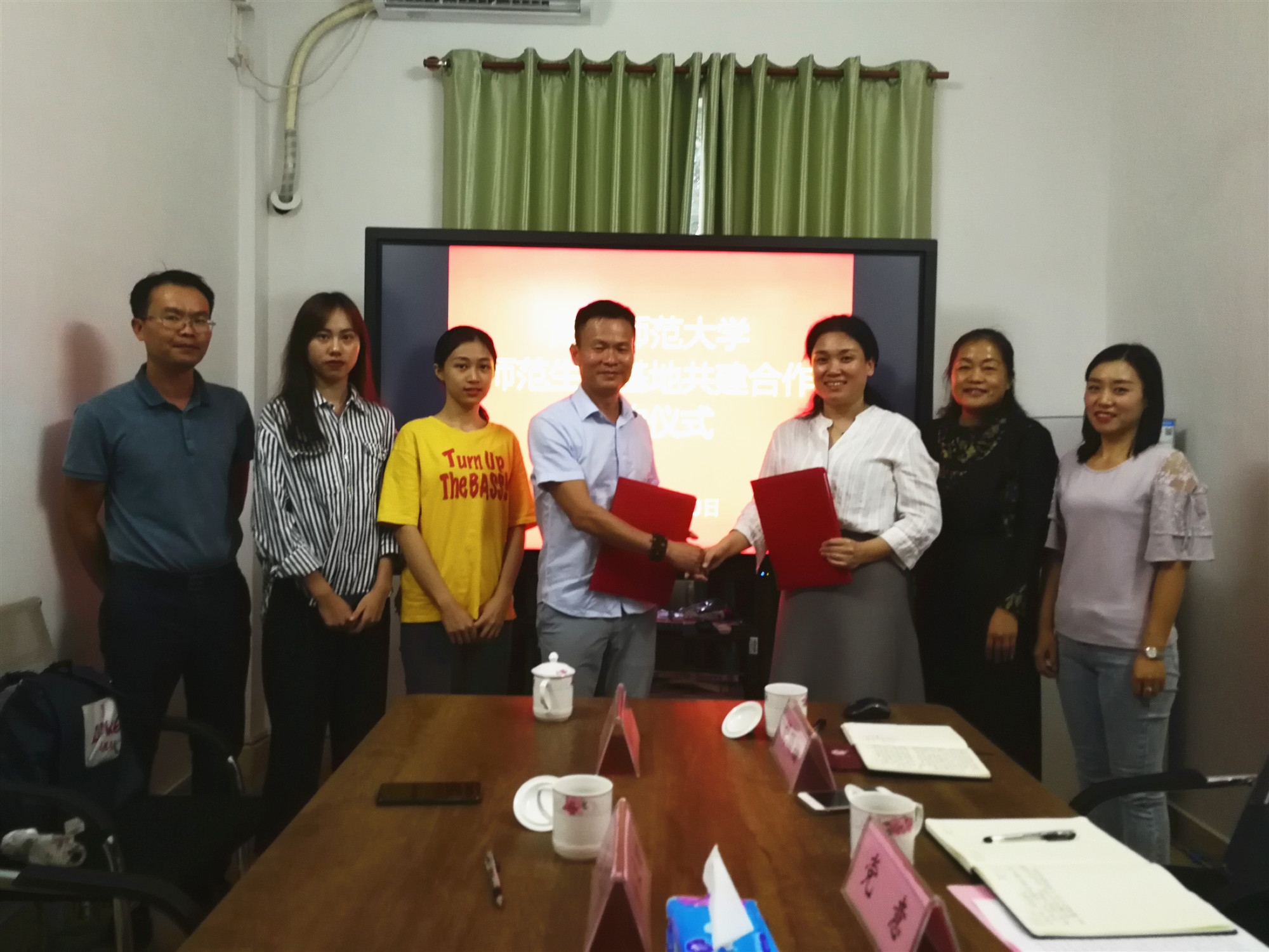 我校与琼海市嘉积中学等五所省内中学合作共建师范生生源基地