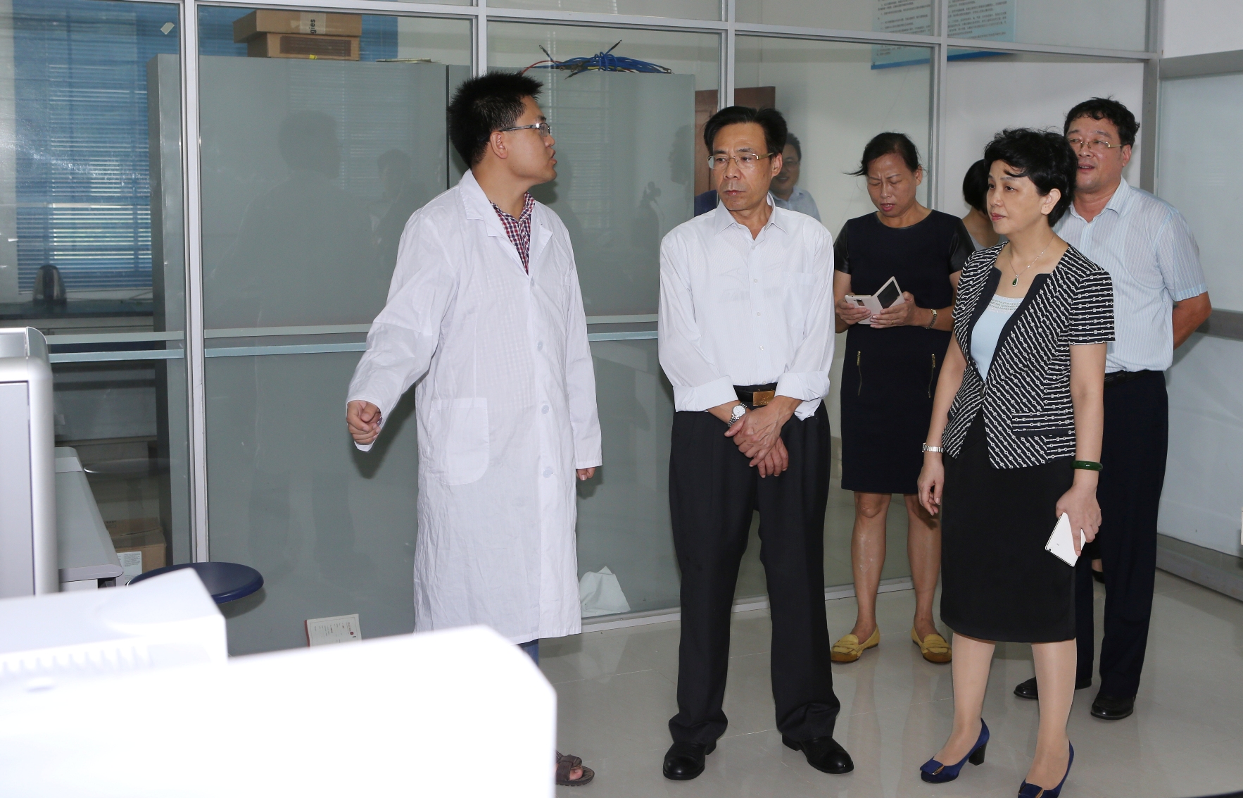 省委常委、政法委书记陈志荣到我校调研