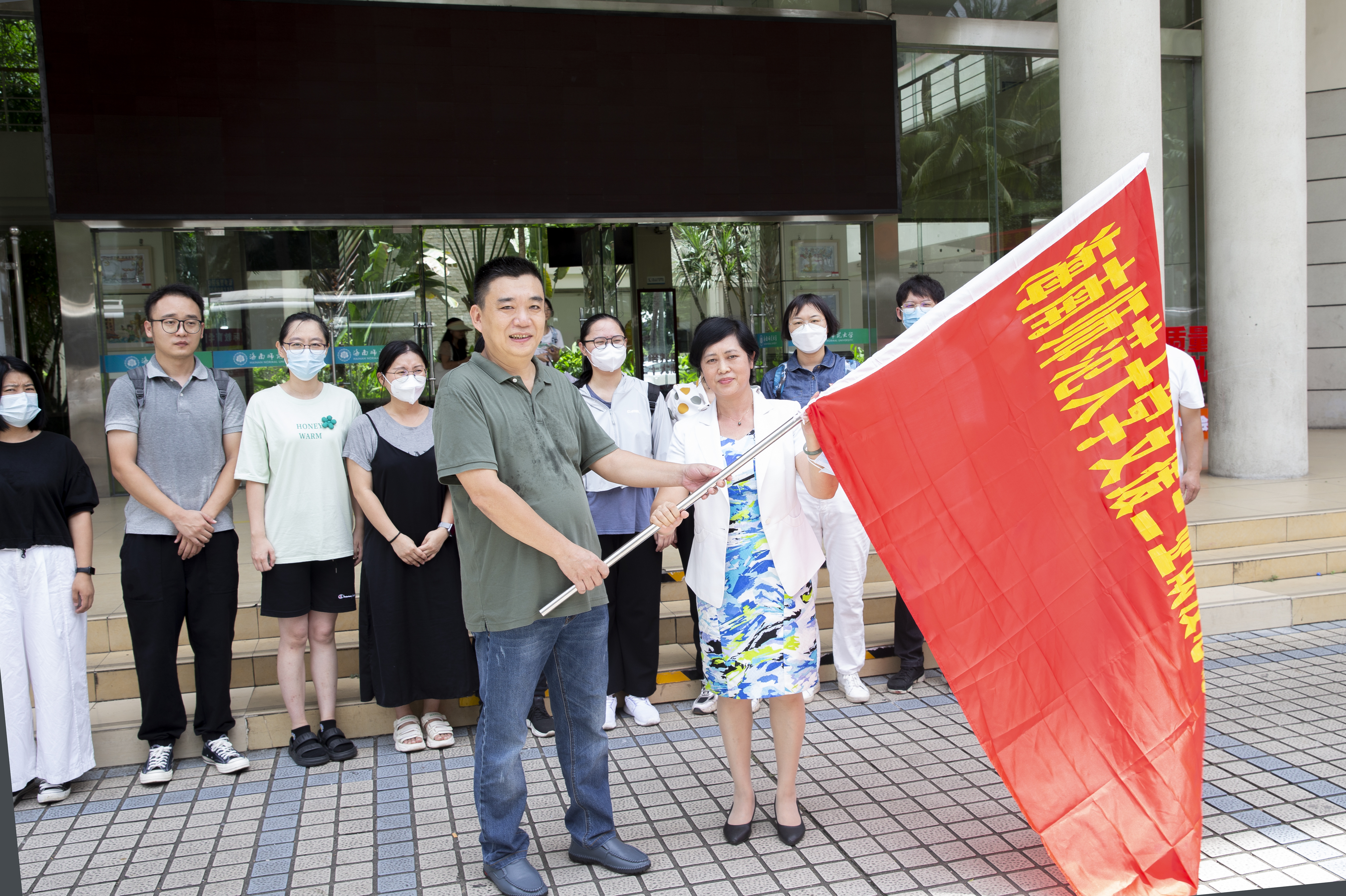 危急时刻显担当 海师教师志愿队“逆行”奔赴三亚一线战疫