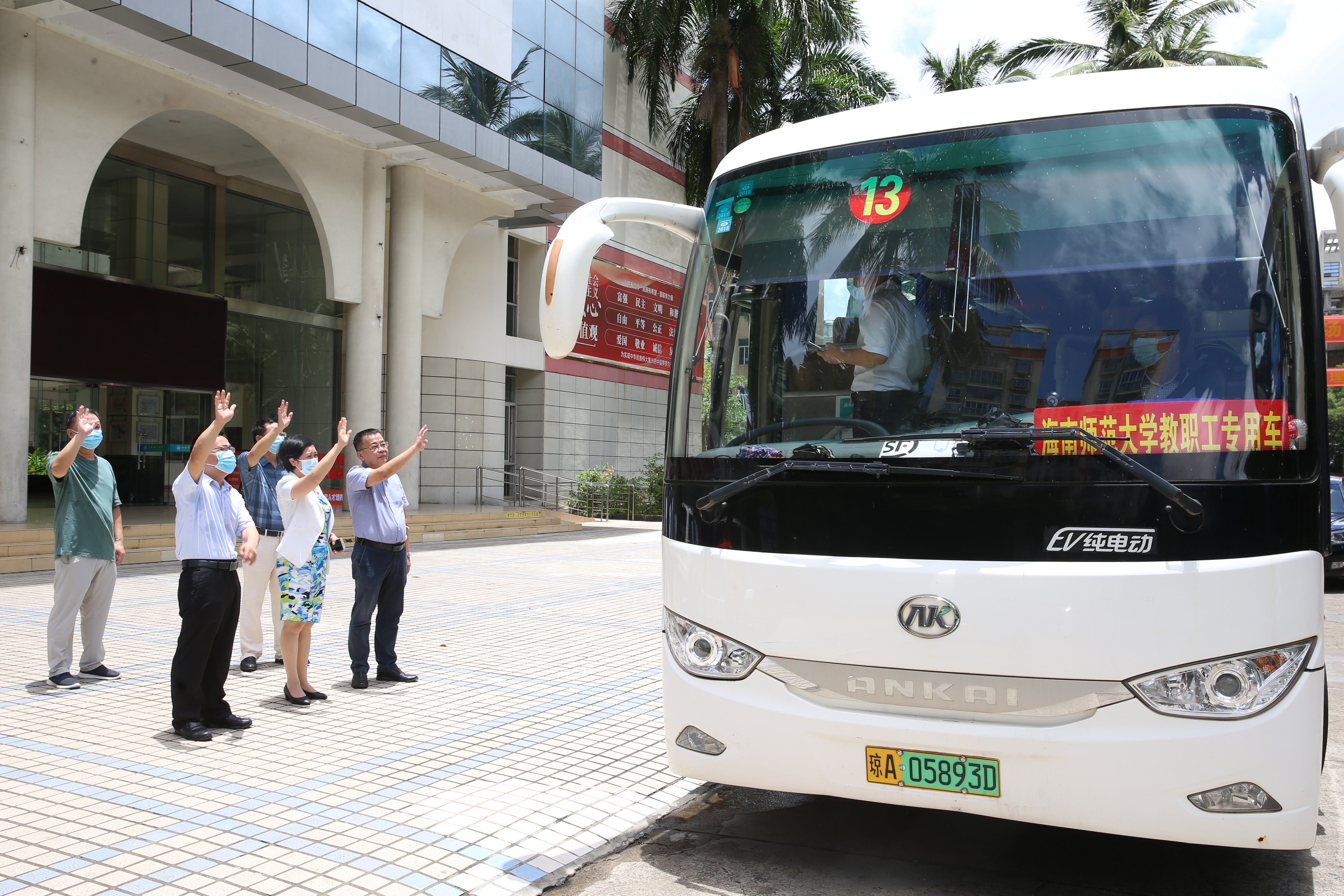 危急时刻显担当 海师教师志愿队“逆行”奔赴三亚一线战疫