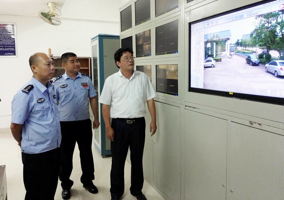 我校召开校园安全警民共建工作会议